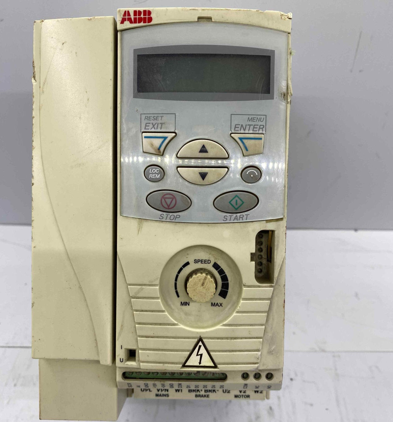 ABB ACS150-01E-07A5-2  1.5KW 220V  SÜRÜCÜ