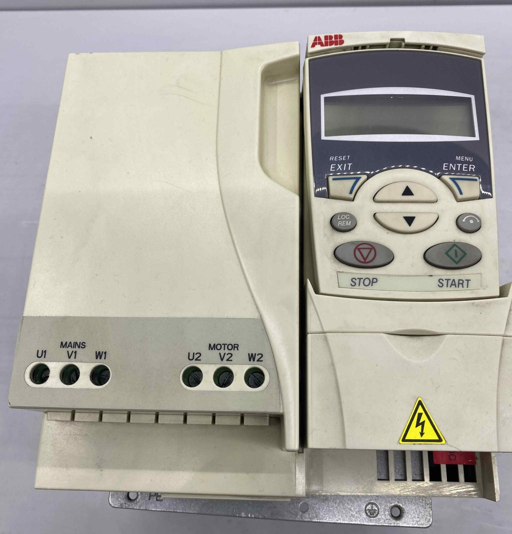ABB ACS310-03E-13A8-4 5.5KW 380V  SÜRÜCÜ