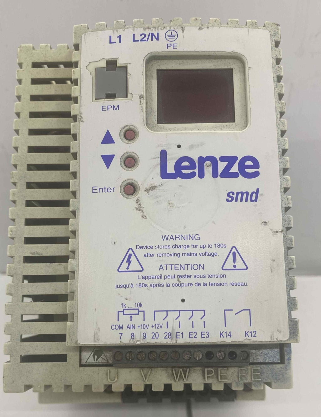 LENZE ESMD152X2SFA  1.5KW 220V  SÜRÜCÜ