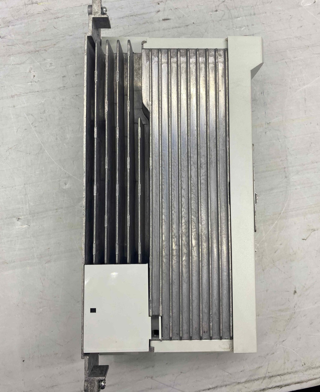 LENZE I510 - I51AE222B10V10000S  2.2KW 220V  SÜRÜCÜ