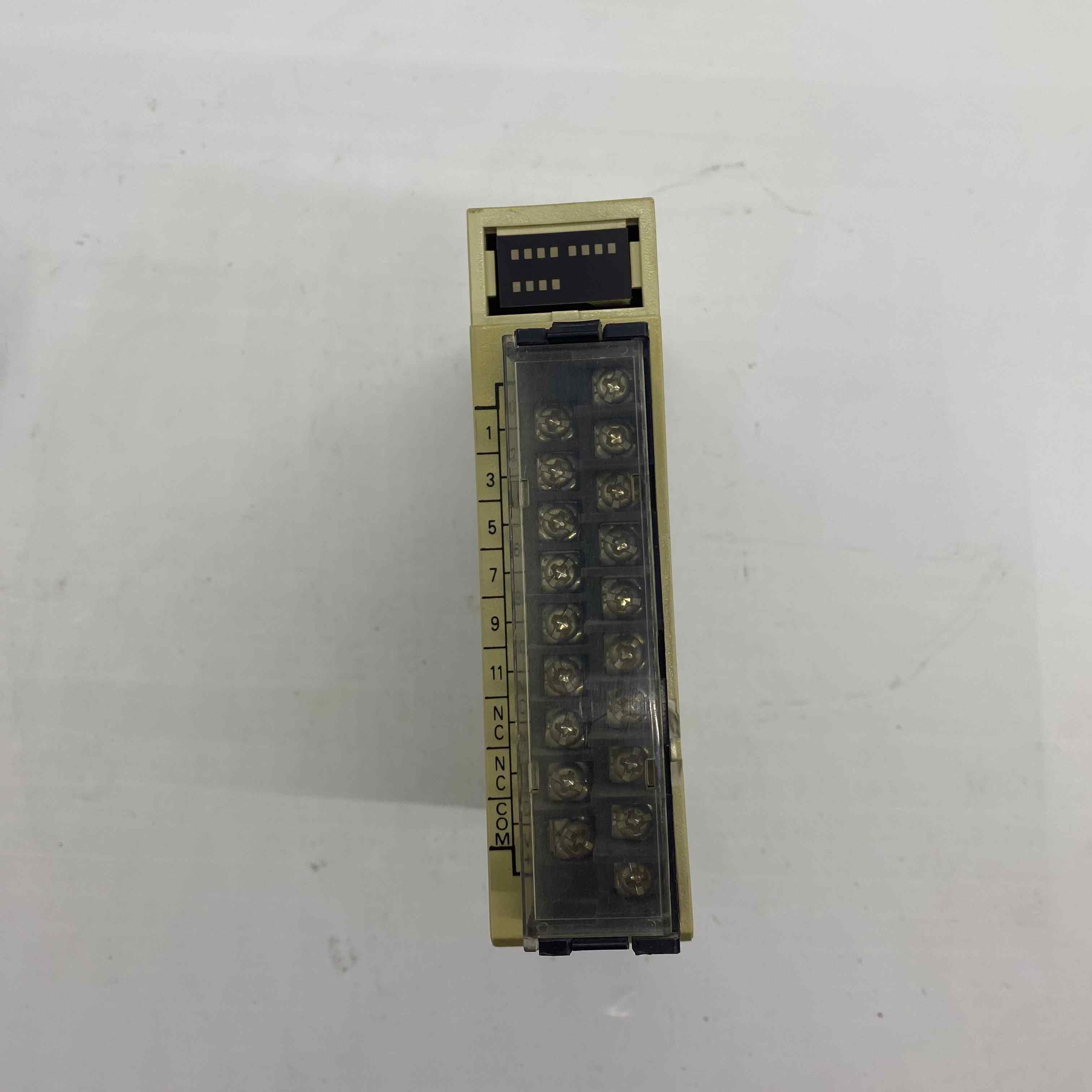 OMRON C200H-OD211   PLC MODUL