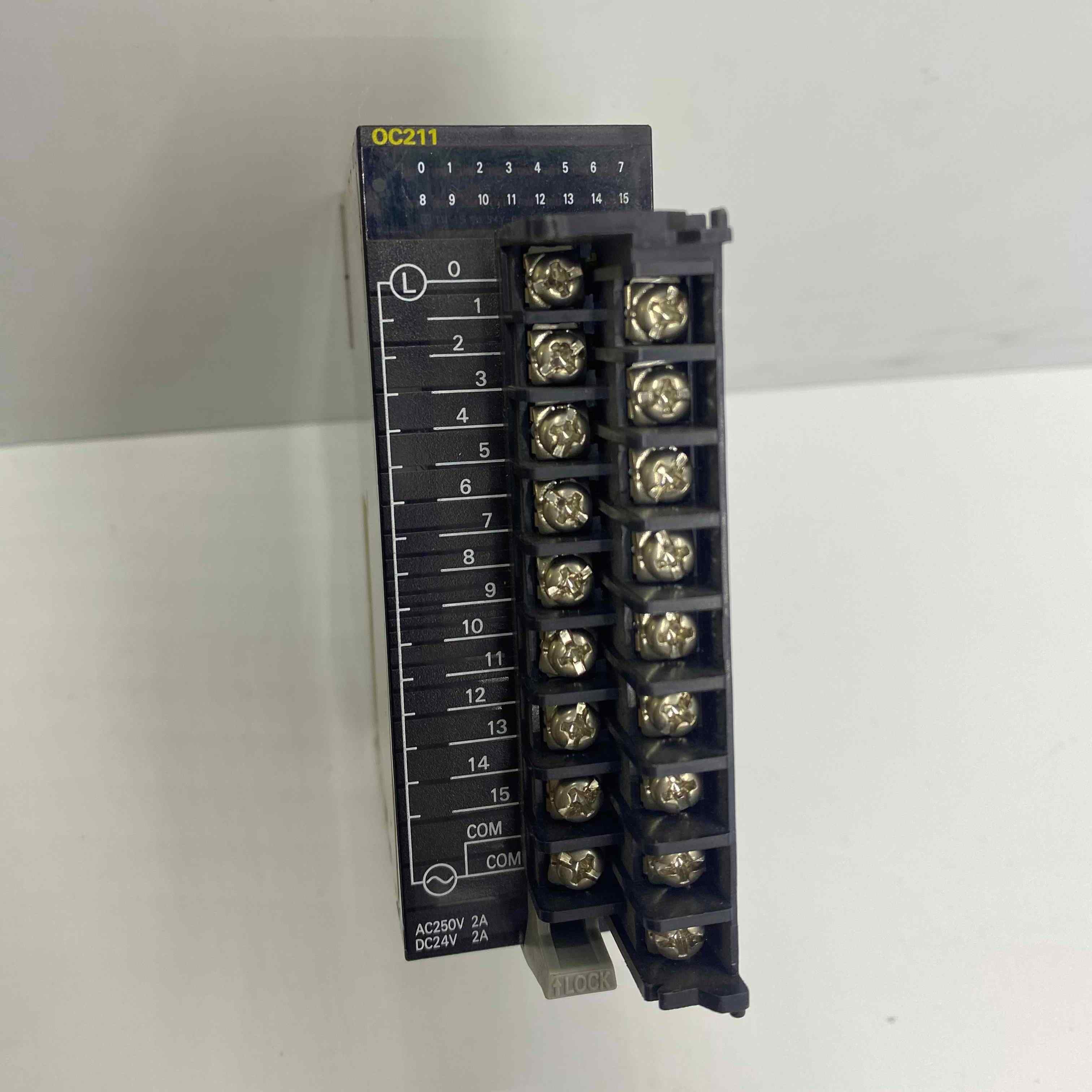 OMRON CJ1W-OC211 [SL]  PLC