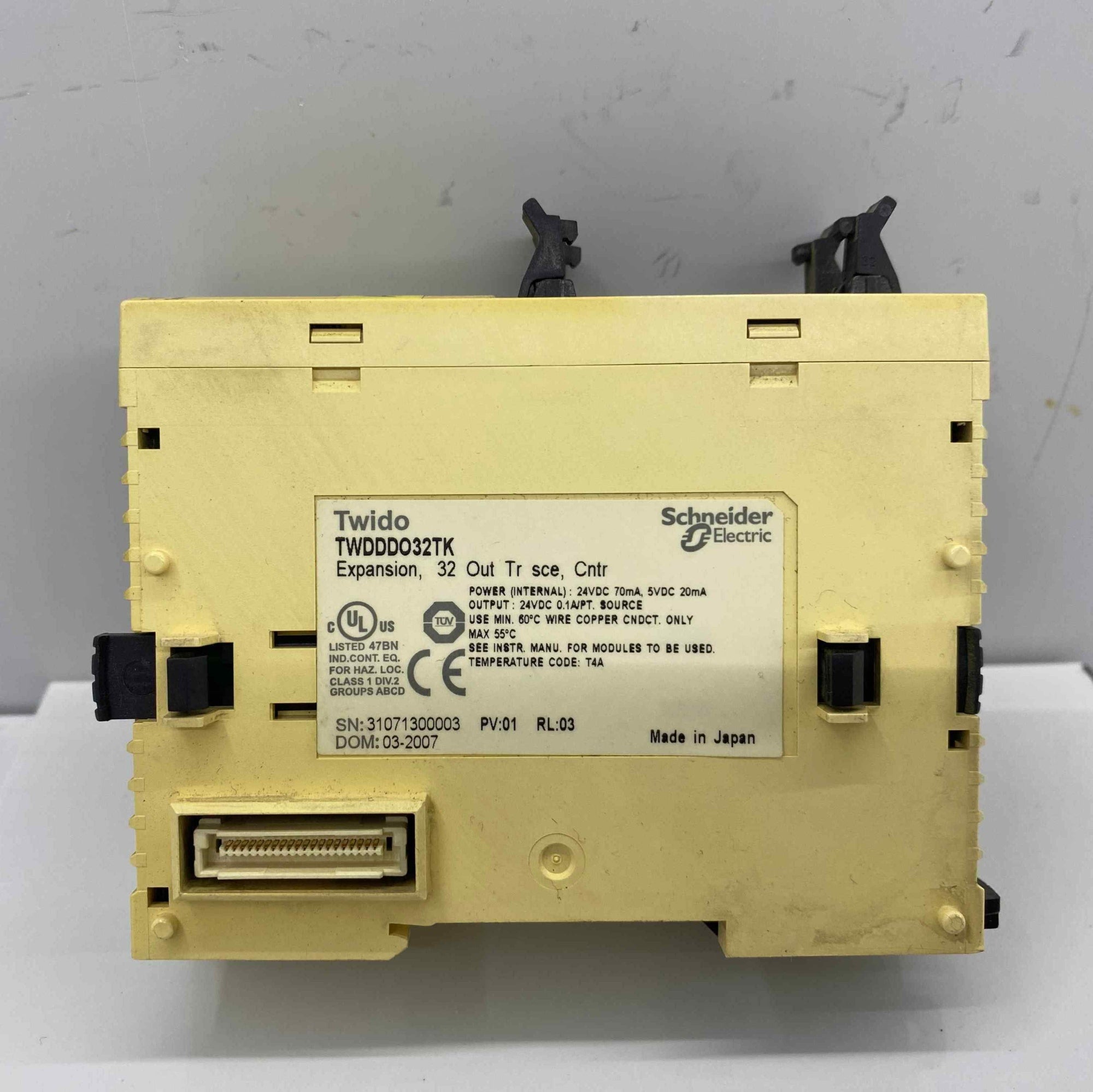 SCHNEİDER TWDDDO32TK  PLC