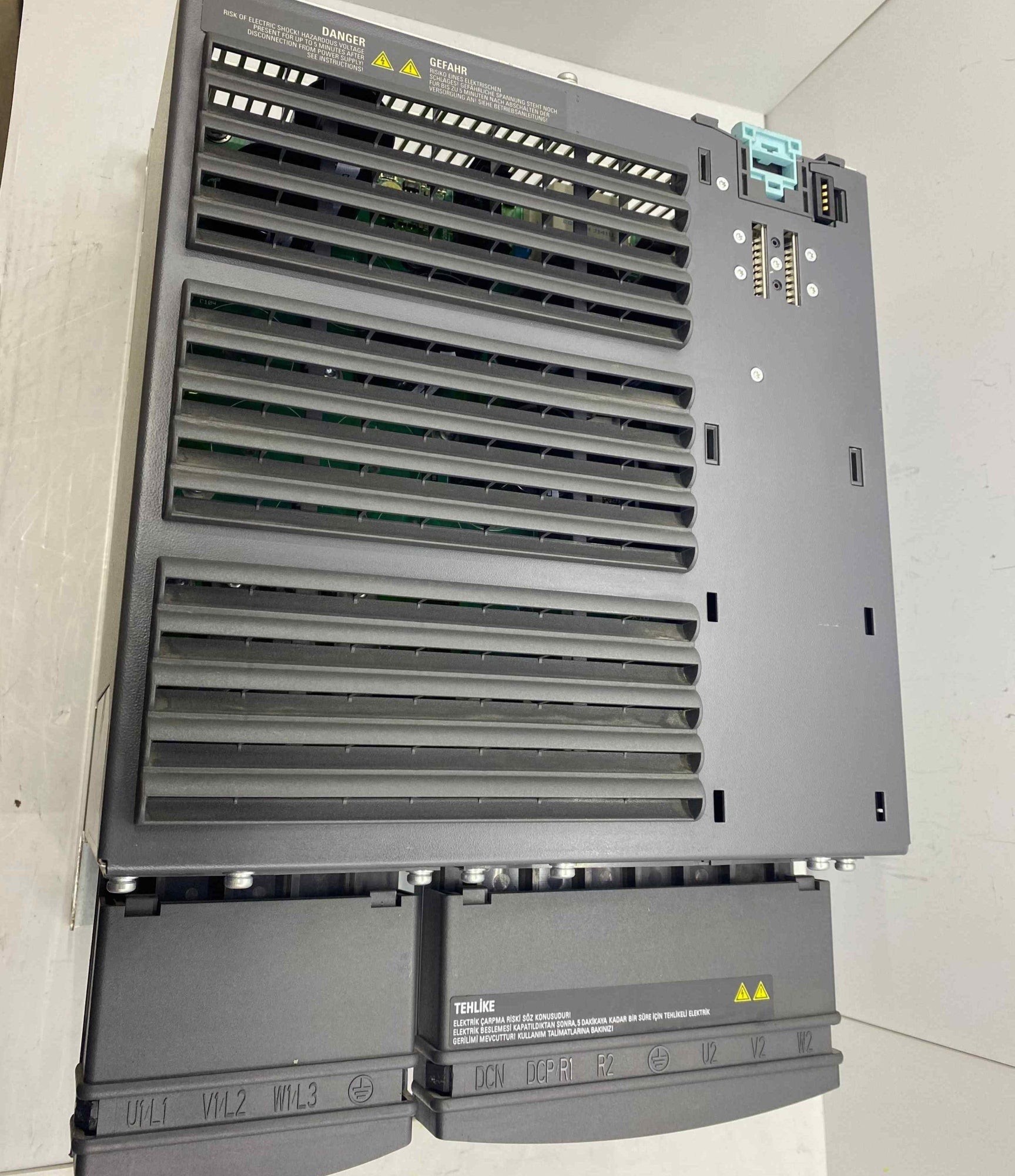 SIEMENS 6SL3224-0BE31-5UA0 15KW 380V SÜRÜCÜ