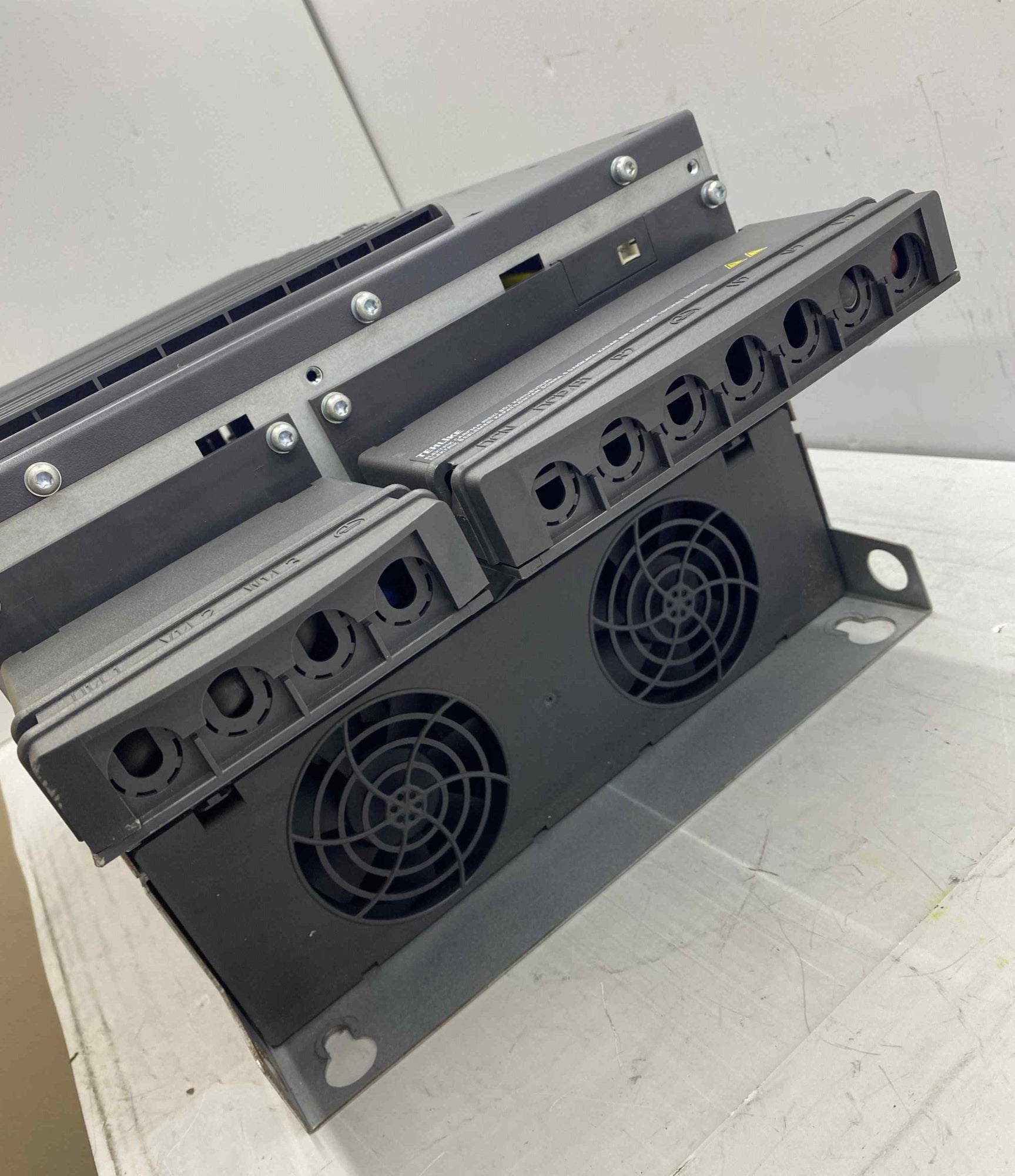 SIEMENS 6SL3224-0BE31-5UA0 15KW 380V SÜRÜCÜ