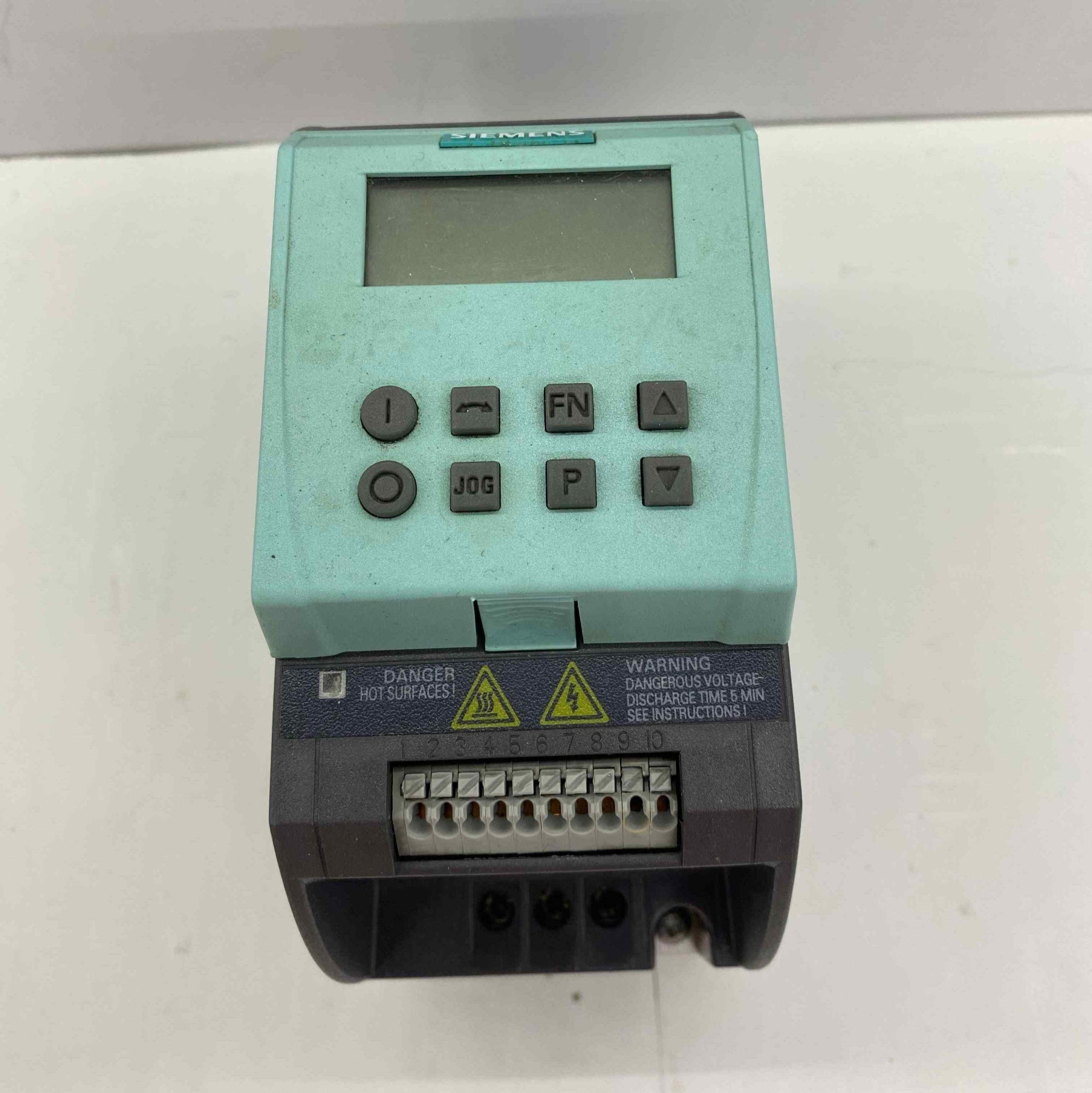 SIEMENS 6SL3 211-0AB13-7UA1 6SL3211-0AB13-7UA1 0.37KW 220V  SÜRÜCÜ