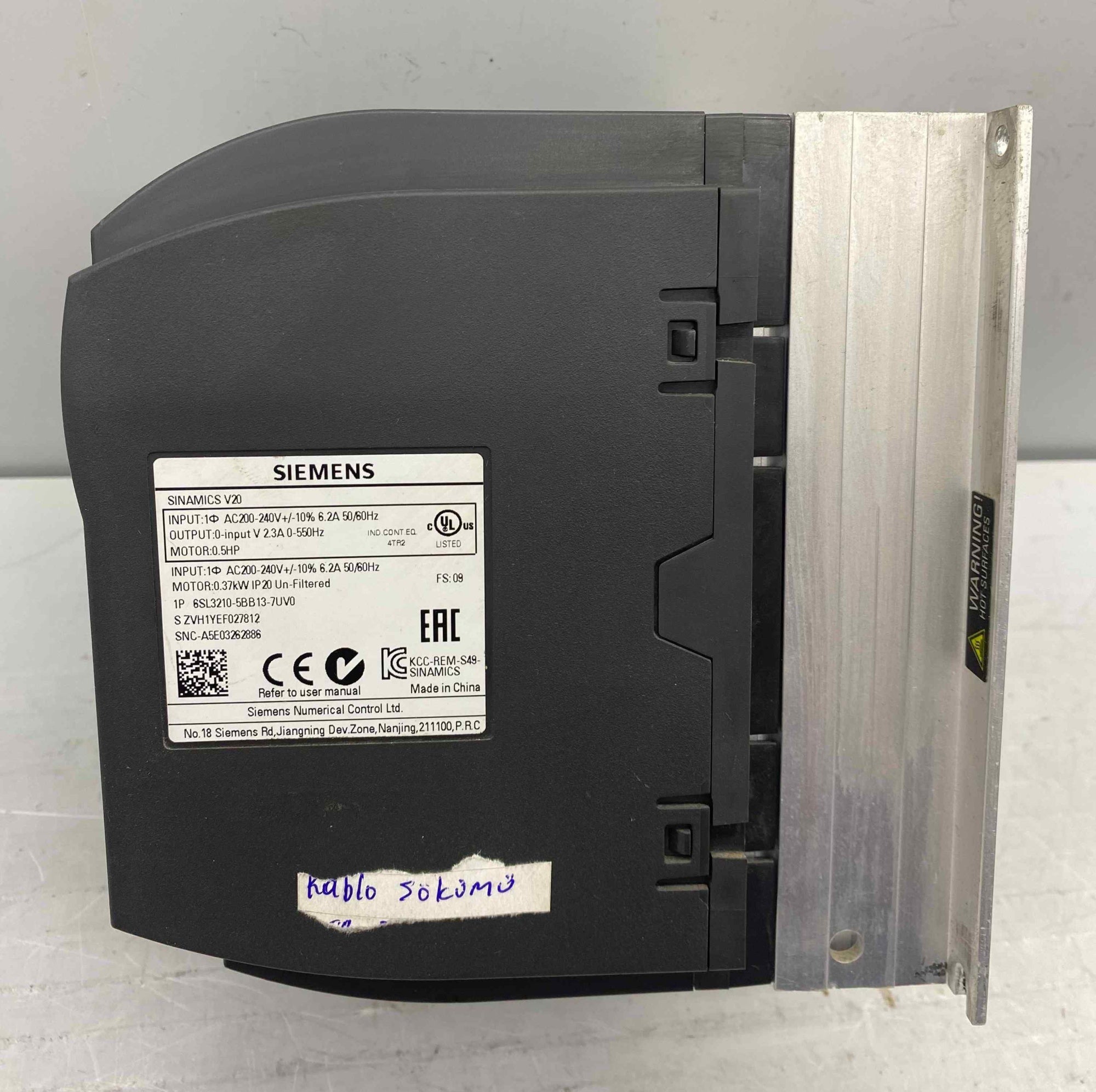 SIEMENS 6SL3 210-5BB13-7UV0 6SL3210-5BB13-7UV0 0.37KW 220V  SÜRÜCÜ