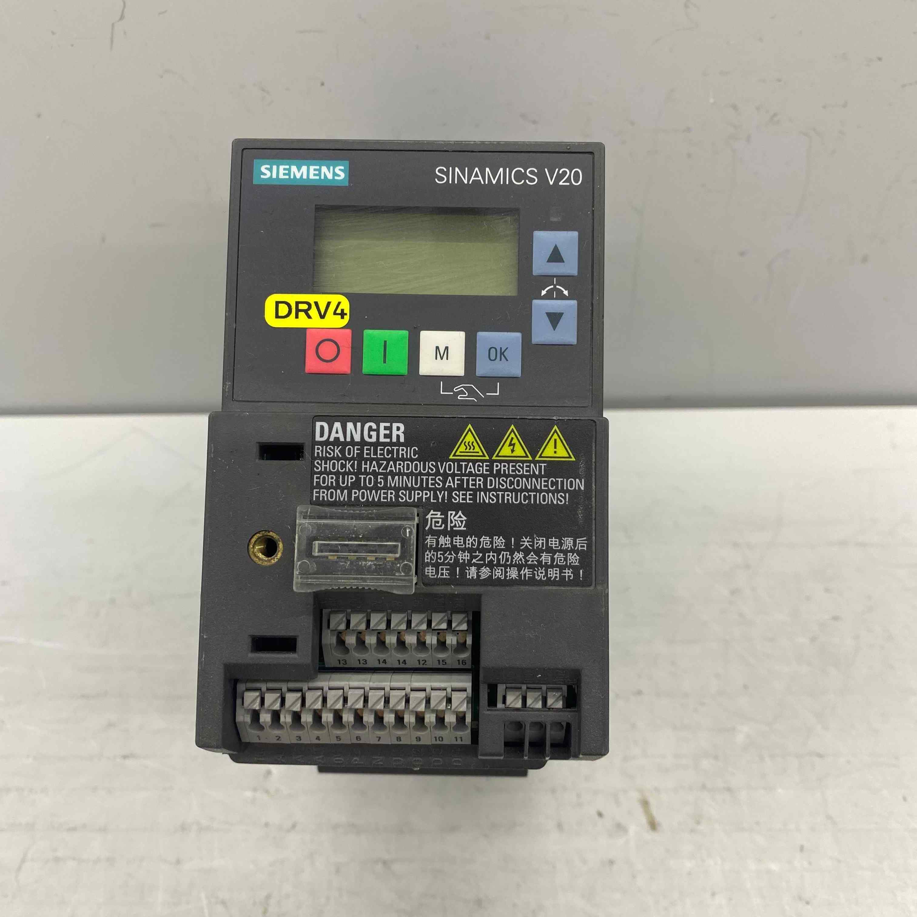 SIEMENS 6SL3 210-5BB15-5UV1 6SL3210-5BB15-5UV1 0.55KW 220V  SÜRÜCÜ