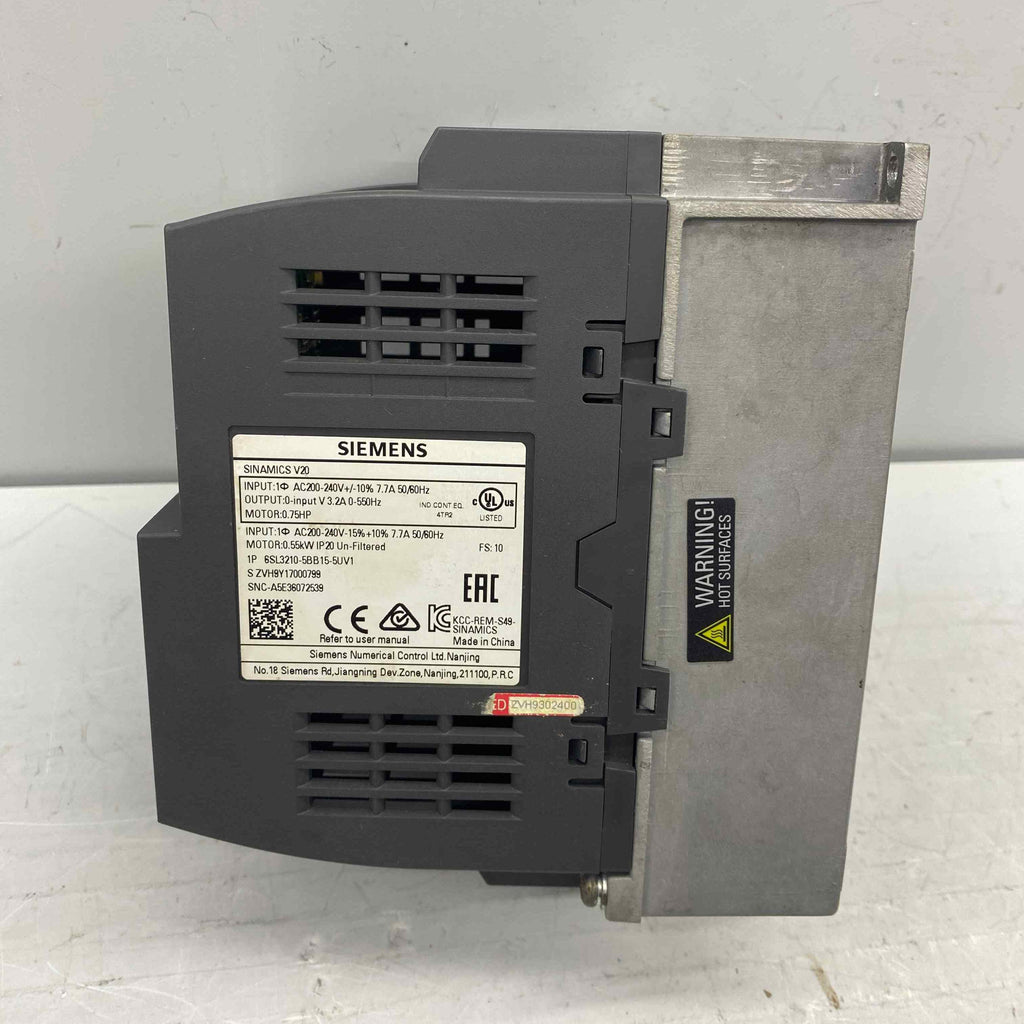 SIEMENS 6SL3 210-5BB15-5UV1 6SL3210-5BB15-5UV1 0.55KW 220V  SÜRÜCÜ