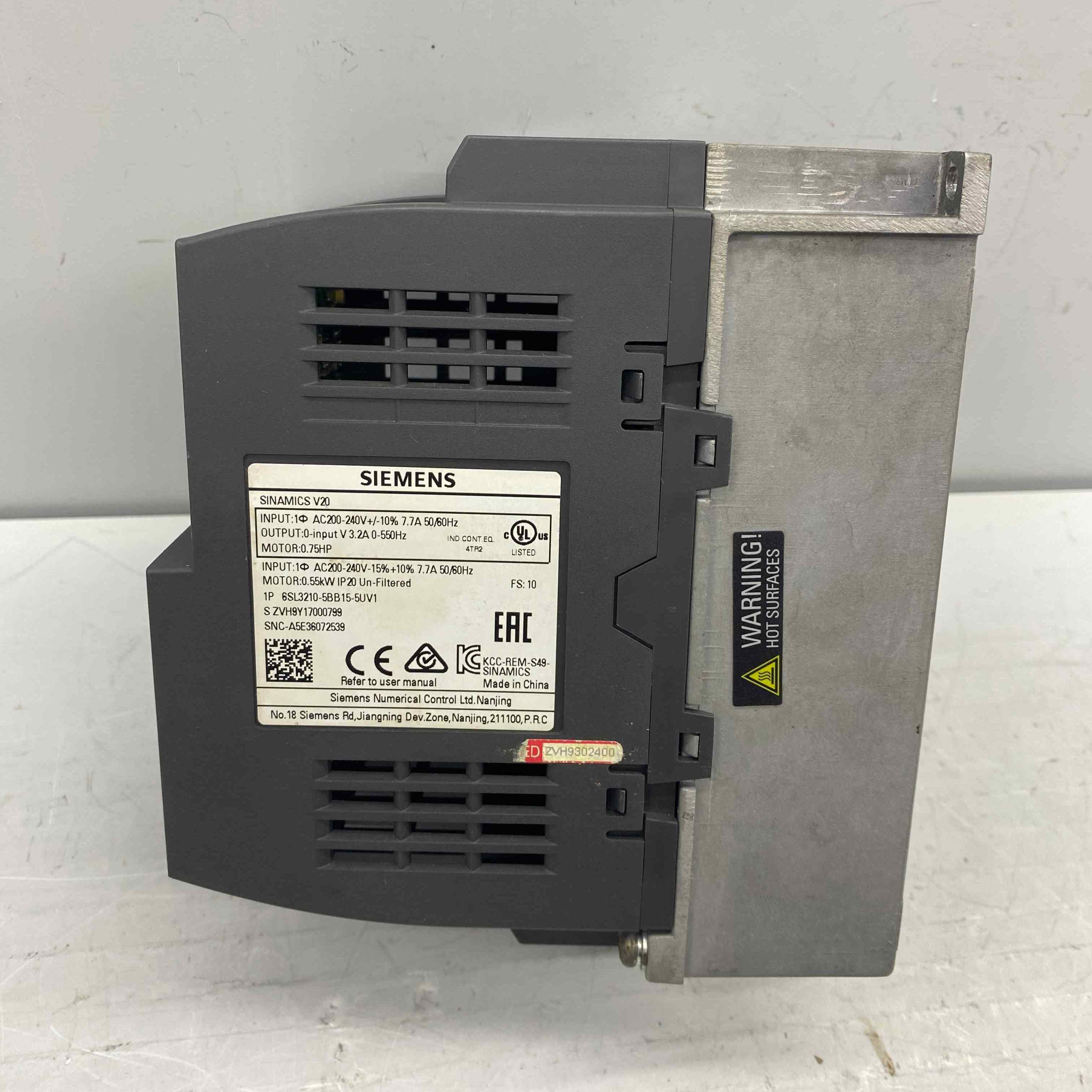 SIEMENS 6SL3 210-5BB15-5UV1 6SL3210-5BB15-5UV1 0.55KW 220V  SÜRÜCÜ