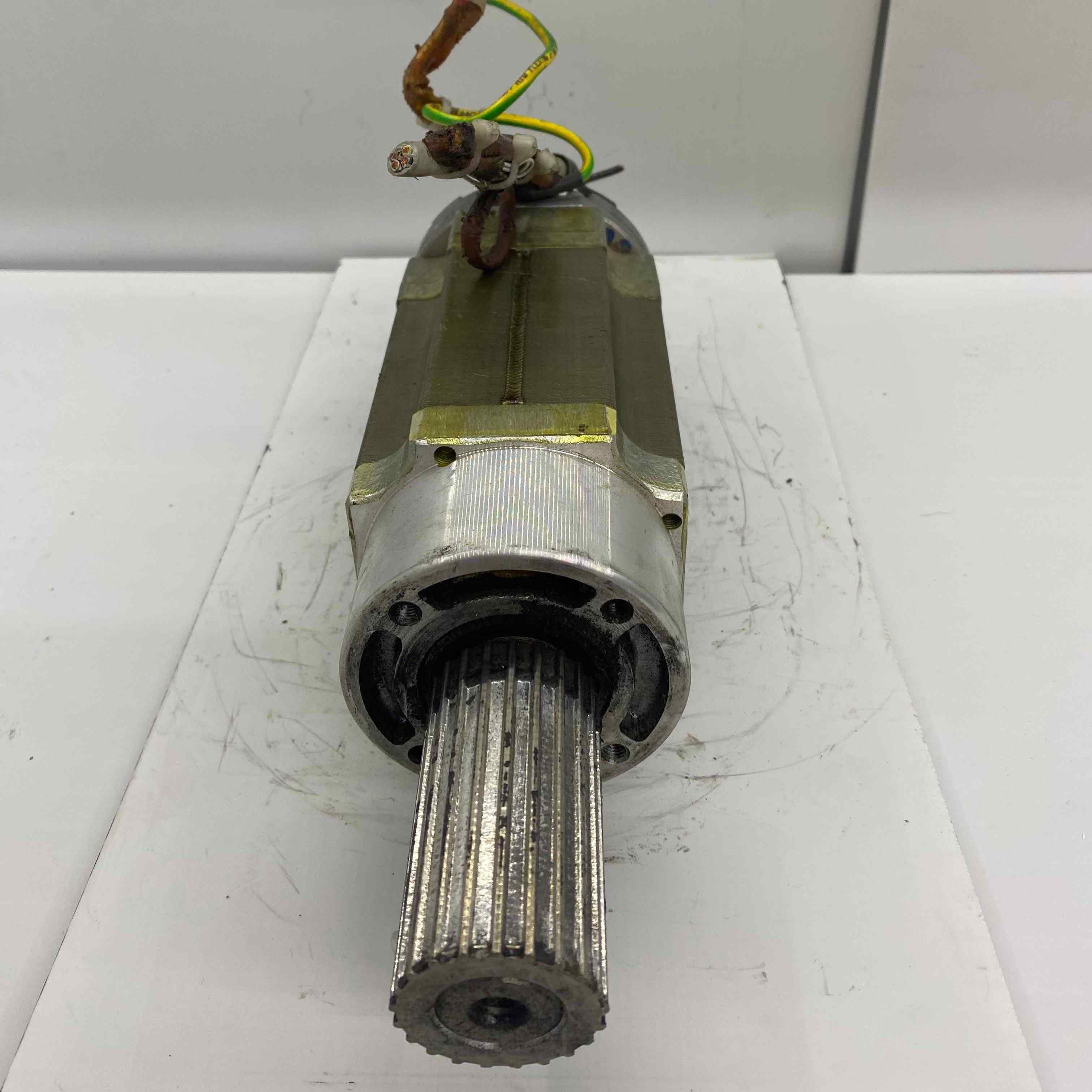 SIEMENS [1FT3035-6AZ99-9-Z S15]  SERVO MOTOR