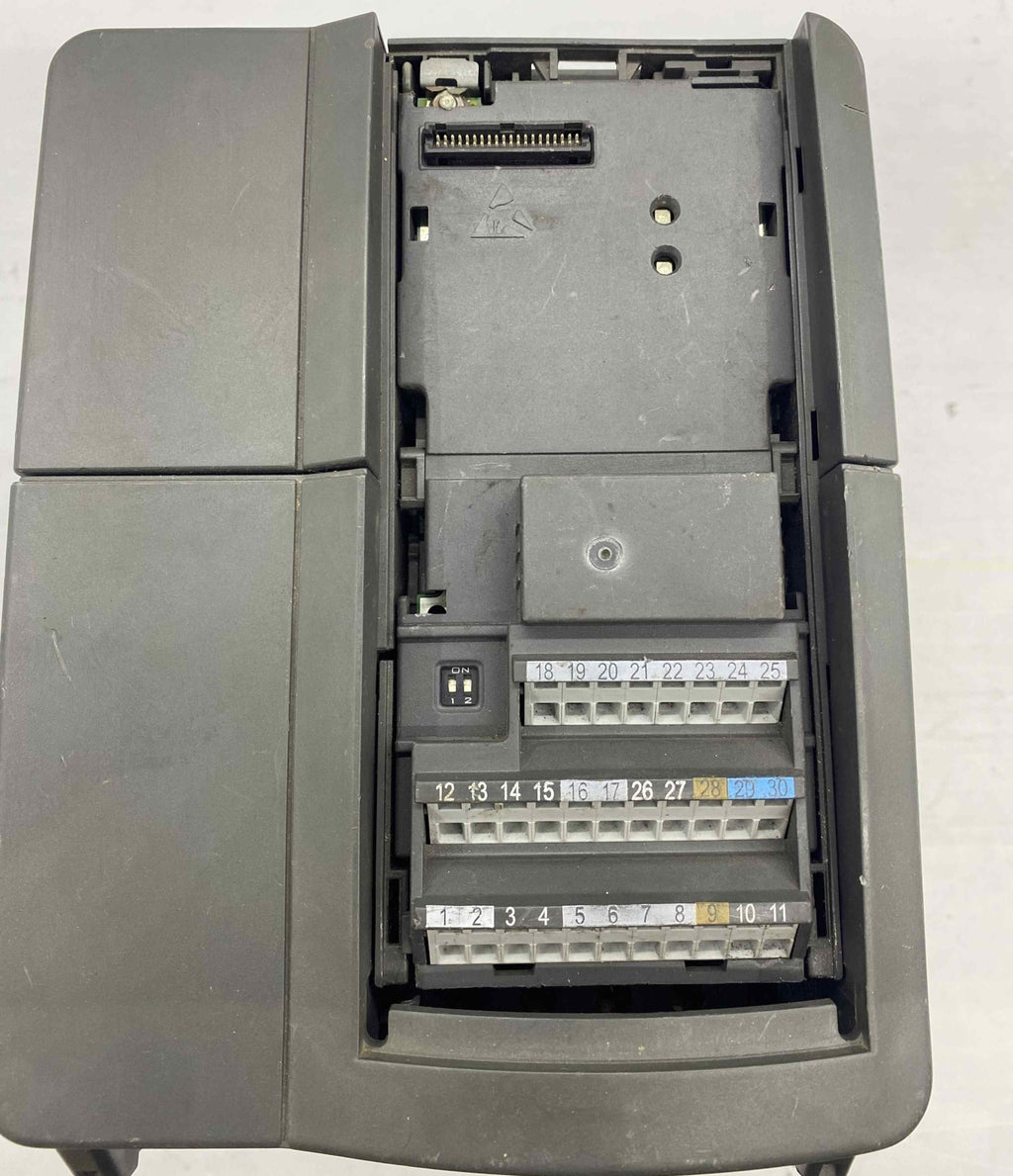 SIEMENS 6SE6440-2UC21-5BA0 1.5KW 220V SÜRÜCÜ