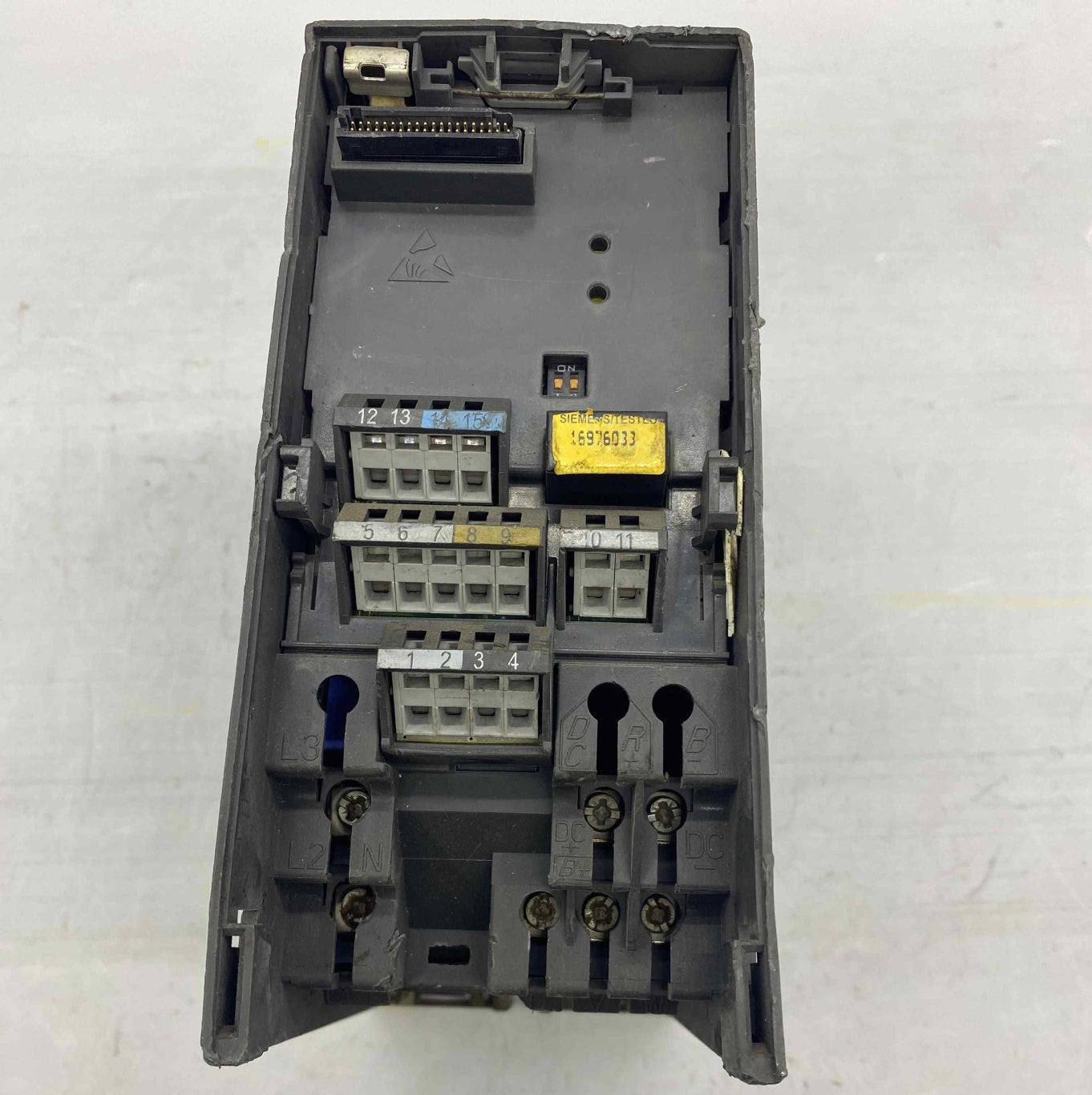 SIEMENS 6SE6 420-2AB17-5AA1 6SE6420-2AB17-5AA1 0.75KW 220V  SÜRÜCÜ