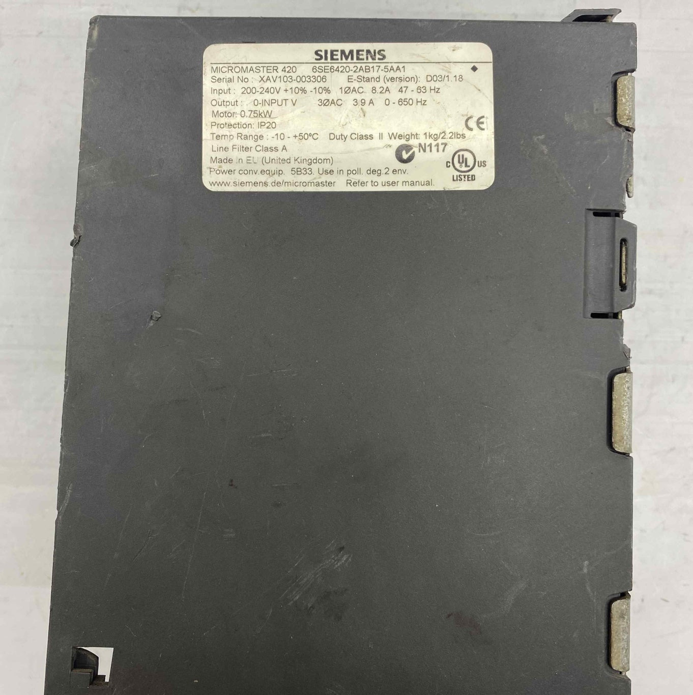 SIEMENS 6SE6 420-2AB17-5AA1 6SE6420-2AB17-5AA1 0.75KW 220V  SÜRÜCÜ