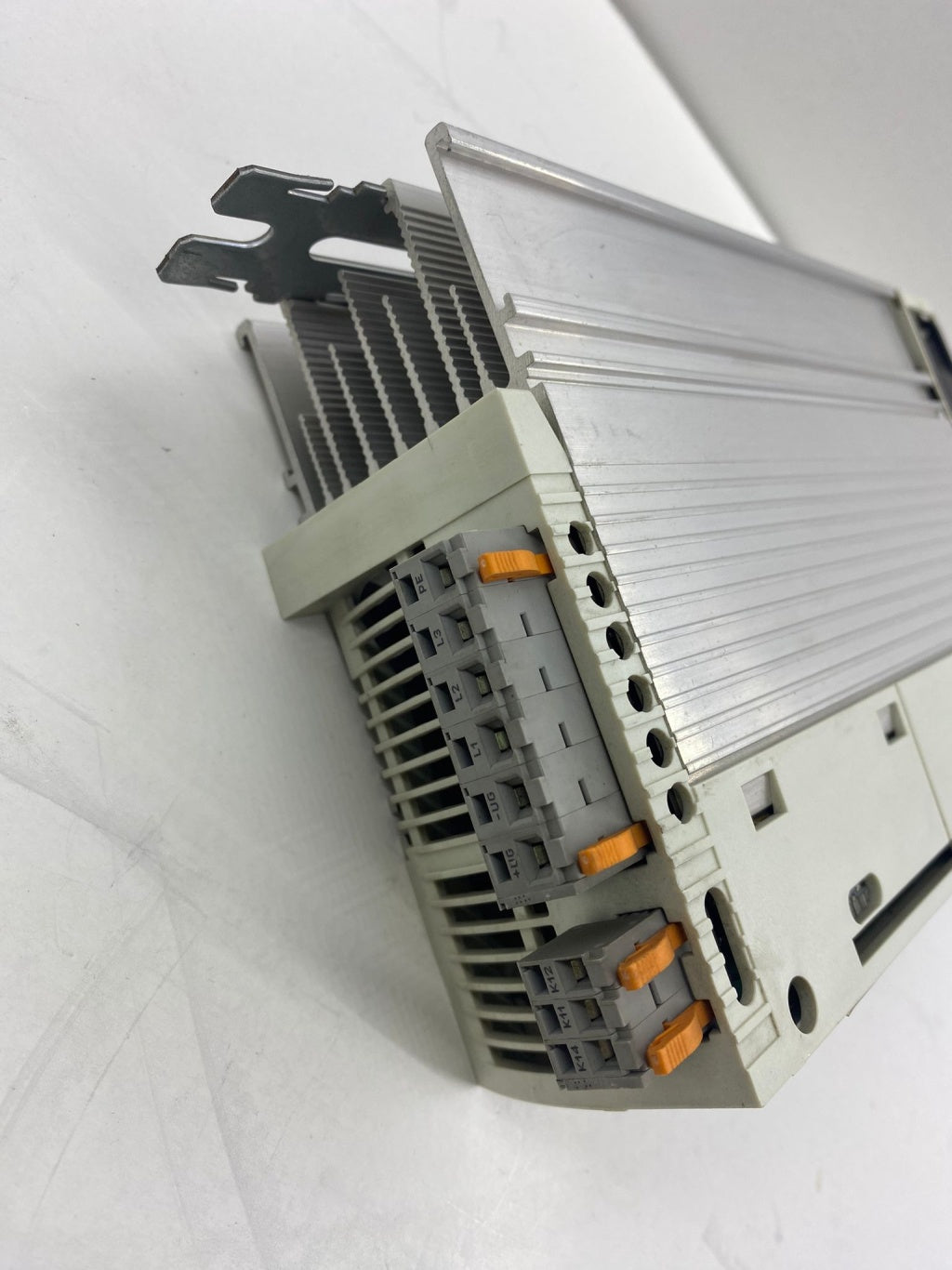 LENZE E82EV152-4C000 1.5 KW 380V SÜRÜCÜ
