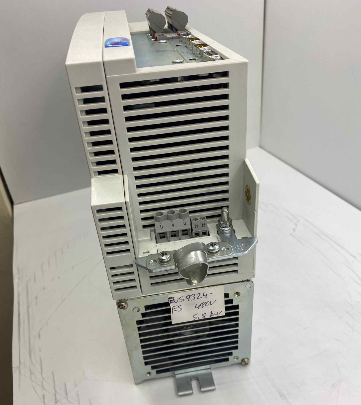 LENZE EVS9324-ES 3KW 380V SERVO SÜRÜCÜ