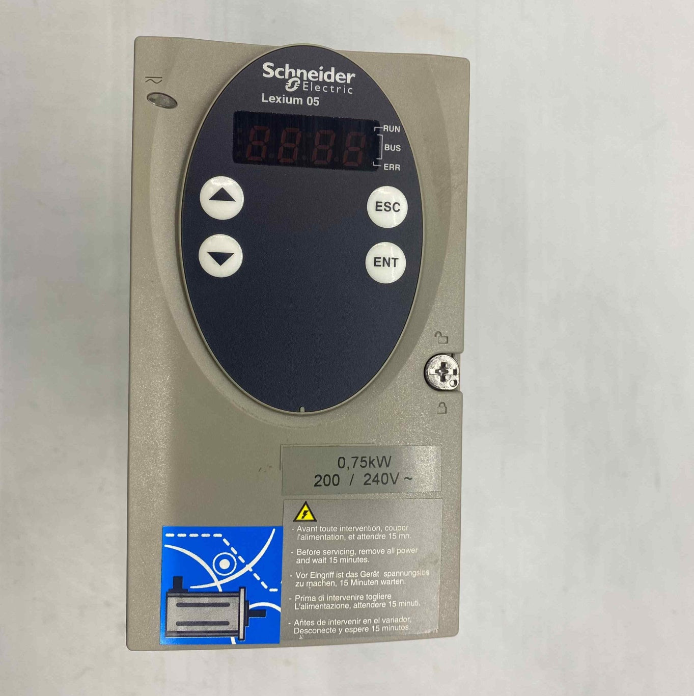 SCHNEİDER LXM05AD10M2 0.75KW 220V SERVO SÜRÜCÜ