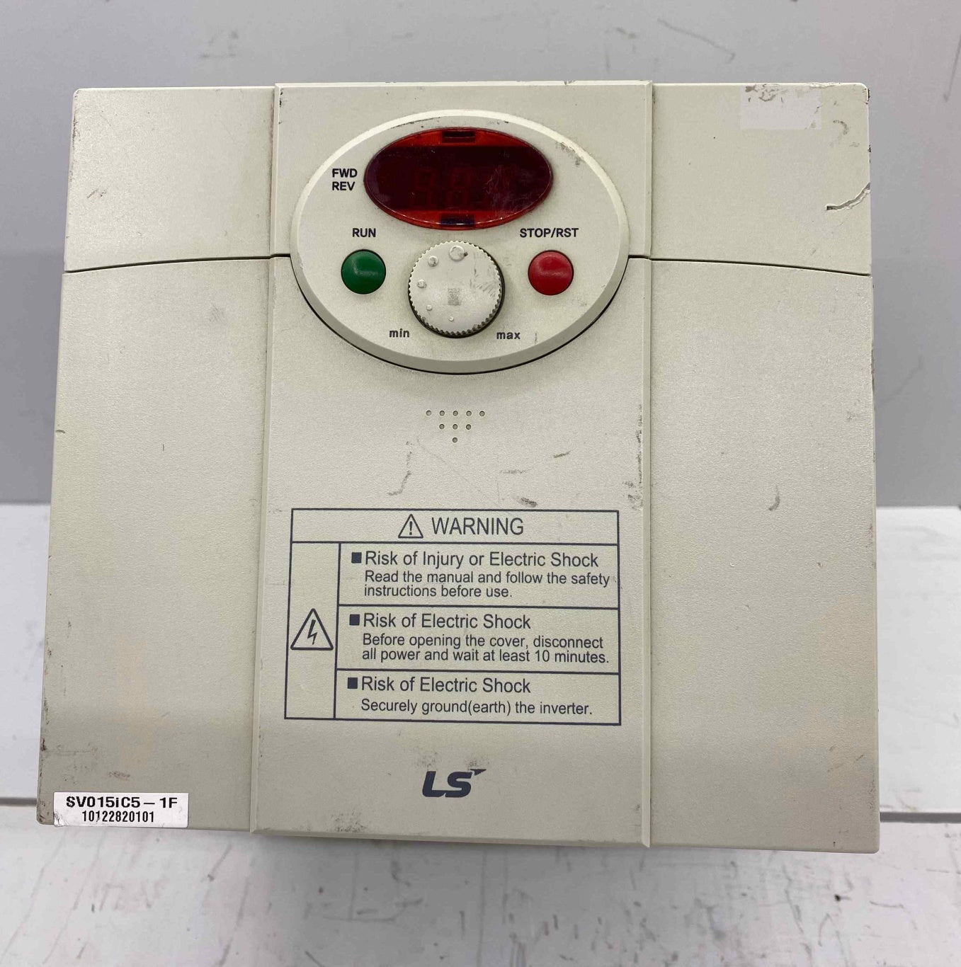 LS SV015İC5-1F 1.5KW 220V FİLTRELİ SÜRÜCÜ