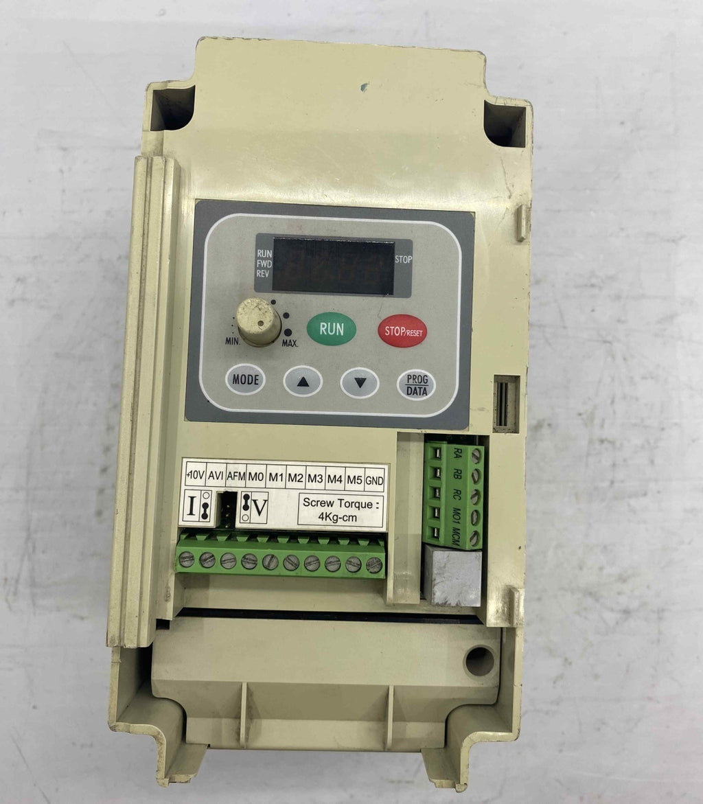 DELTA VFD015S21D  1.5KW 220V  SÜRÜCÜ