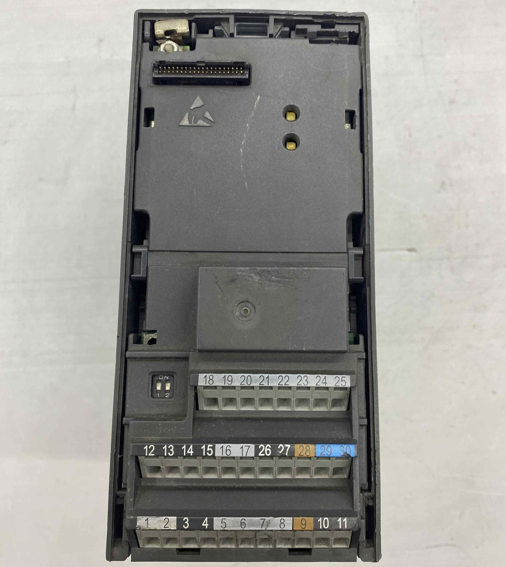SIEMENS 6SE6 440-2UC15-5AA1 6SE6440-2UC15-5AA1 0.55KW 220V  SÜRÜCÜ