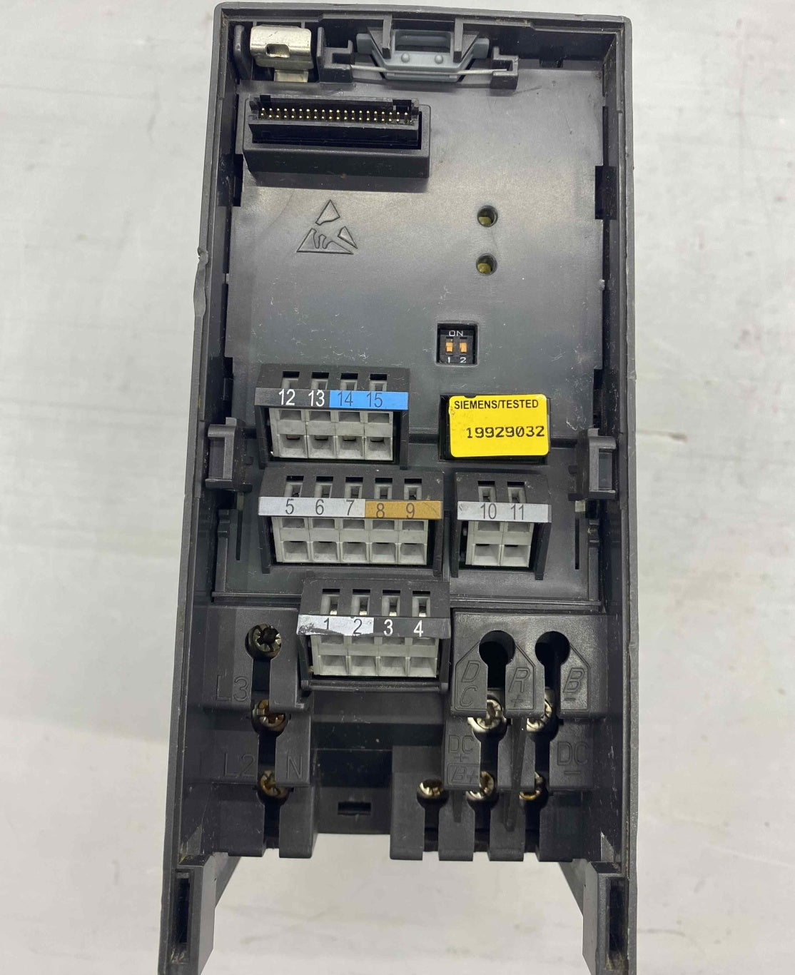 SIEMENS 6SE6 420-2UC13-7AA1 6SE6420-2UC13-7AA1 0.37KW 220V  SÜRÜCÜ