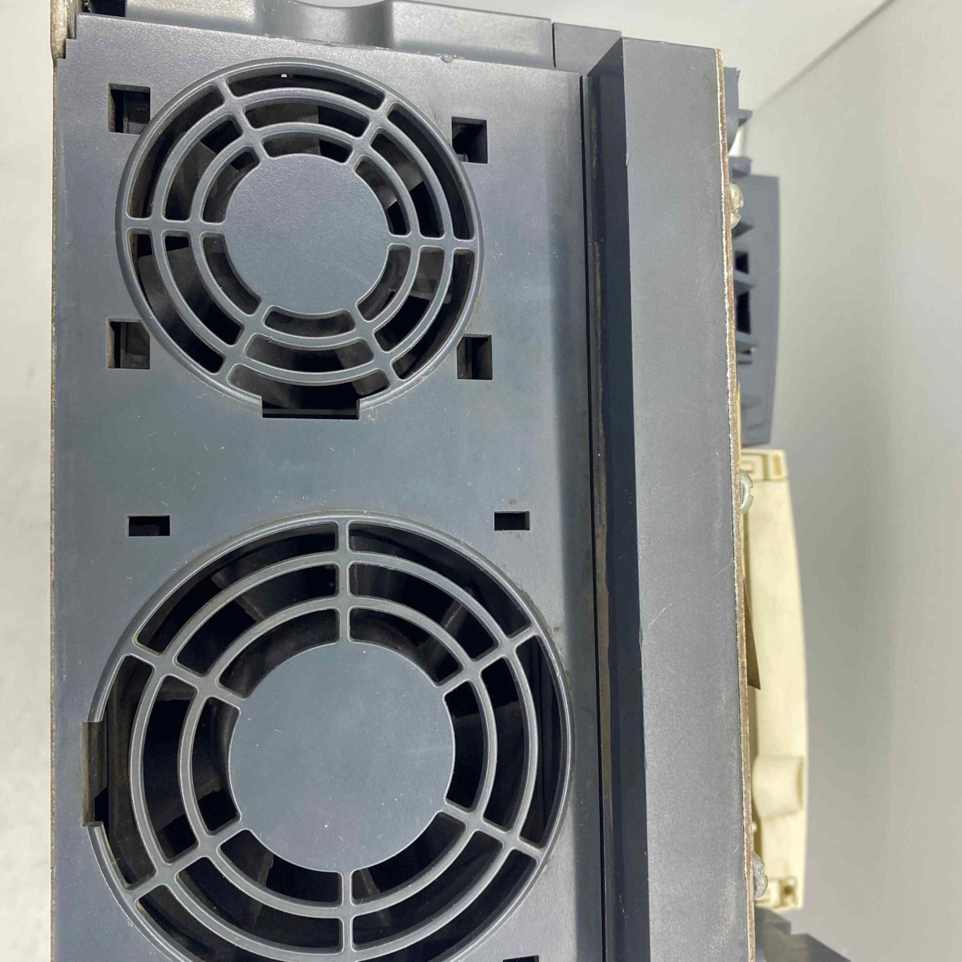 SCHNEİDER ATV71HD11N4 11KW 380V SÜRÜCÜ