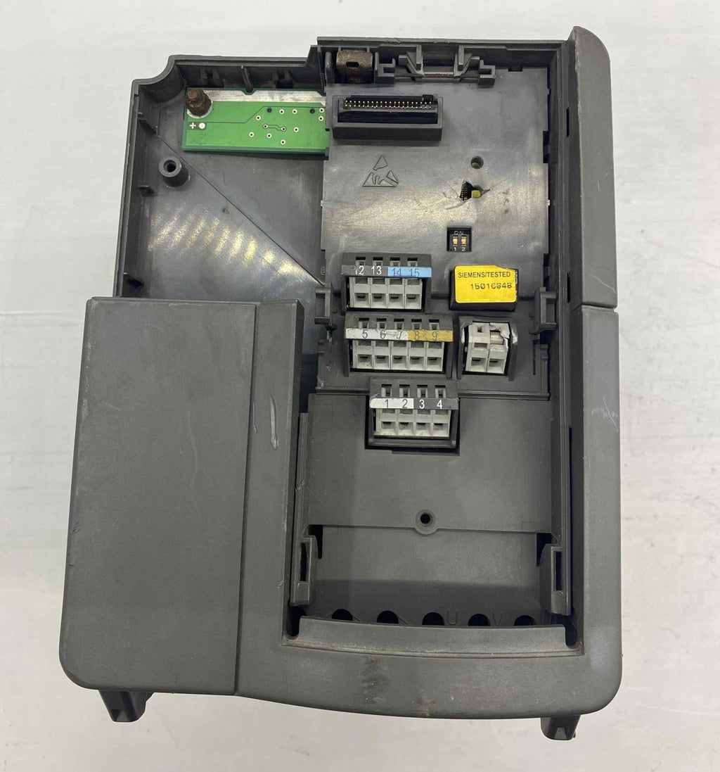 SIEMENS 6SE6 420-2UD23-0BA1 6SE6420-2UD23-0BA1 3KW 380V  SÜRÜCÜ