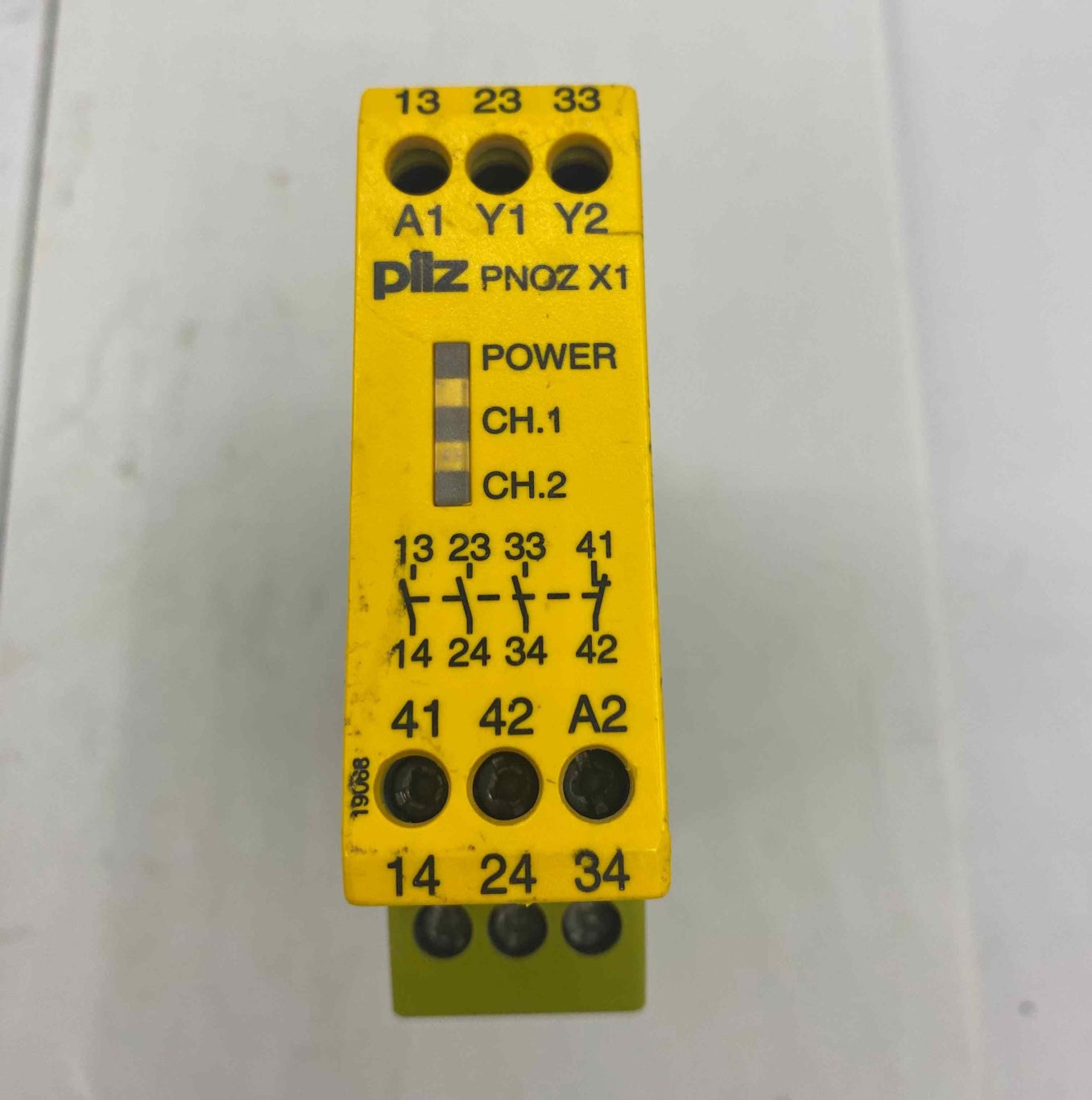 PILZ PNOZ X1 24VAC/DC 3N/0 1N/C  EMNİYET RÖLESİ
