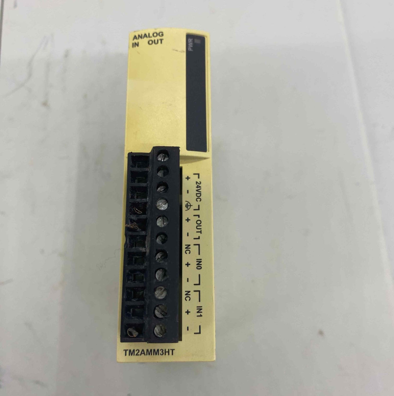 SCHNEİDER TM2AMM3HT ANALOG GİRİŞ ÇIKIŞ PLC