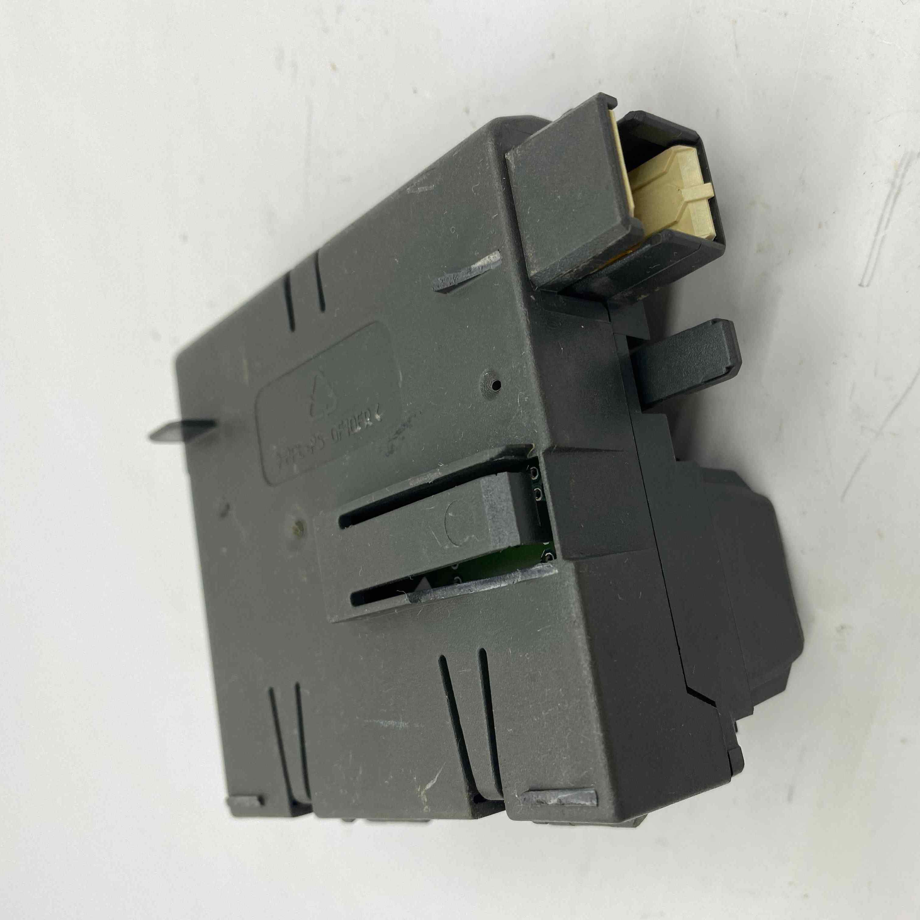 SIEMENS 6ES7195-7HB00-0XA0  PLC
