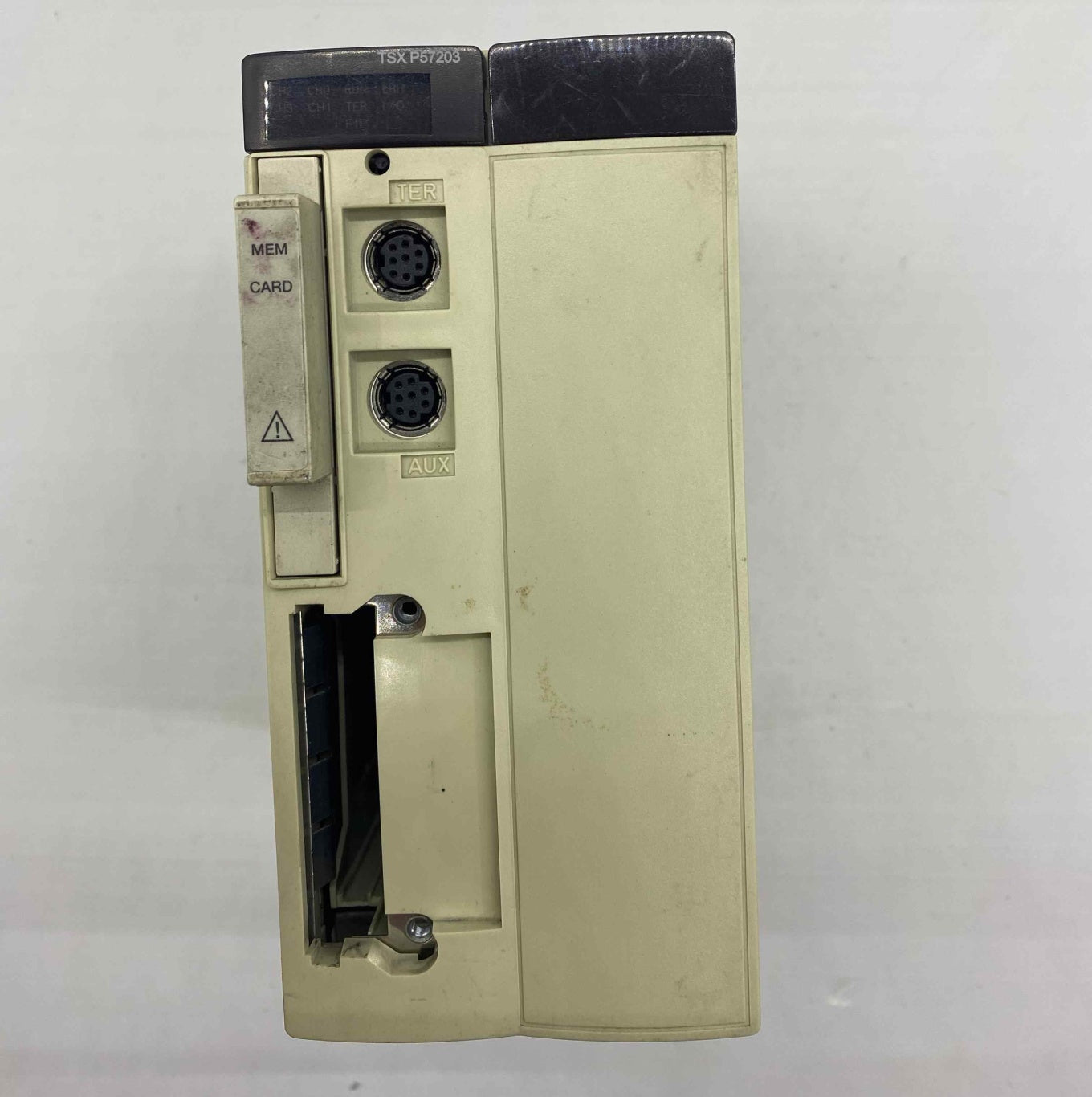 SCHNEİDER TSXP57203M  PLC