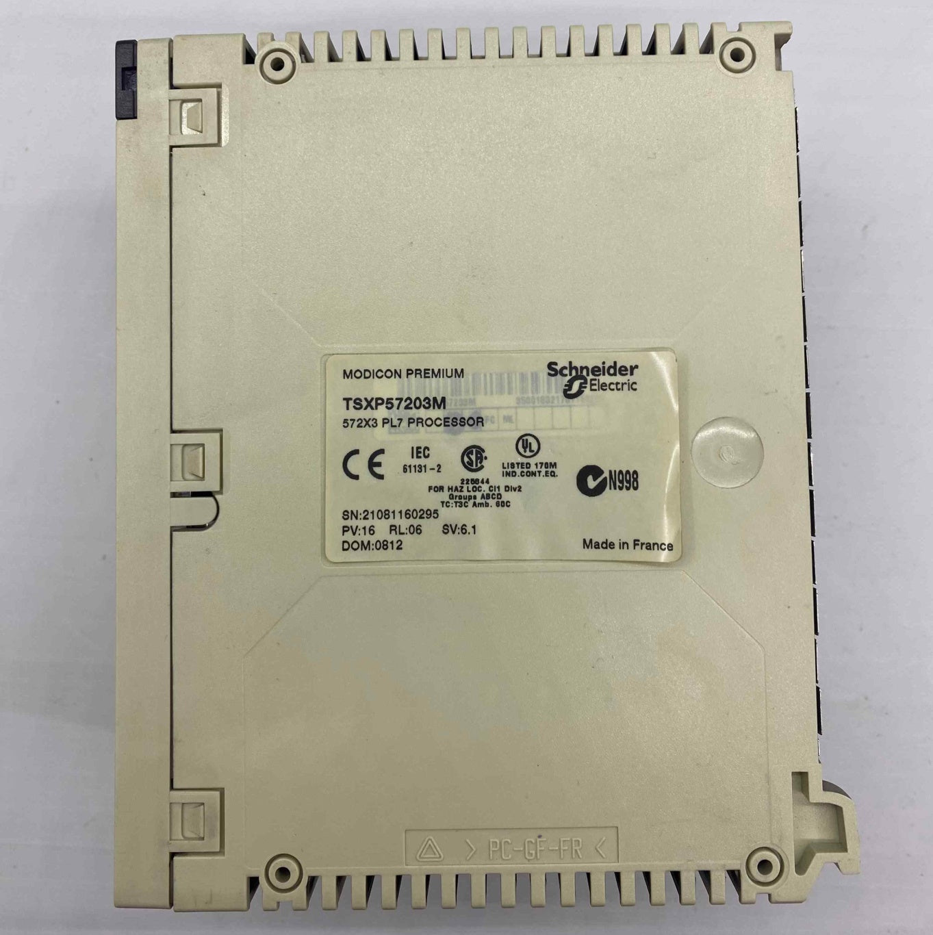 SCHNEİDER TSXP57203M  PLC