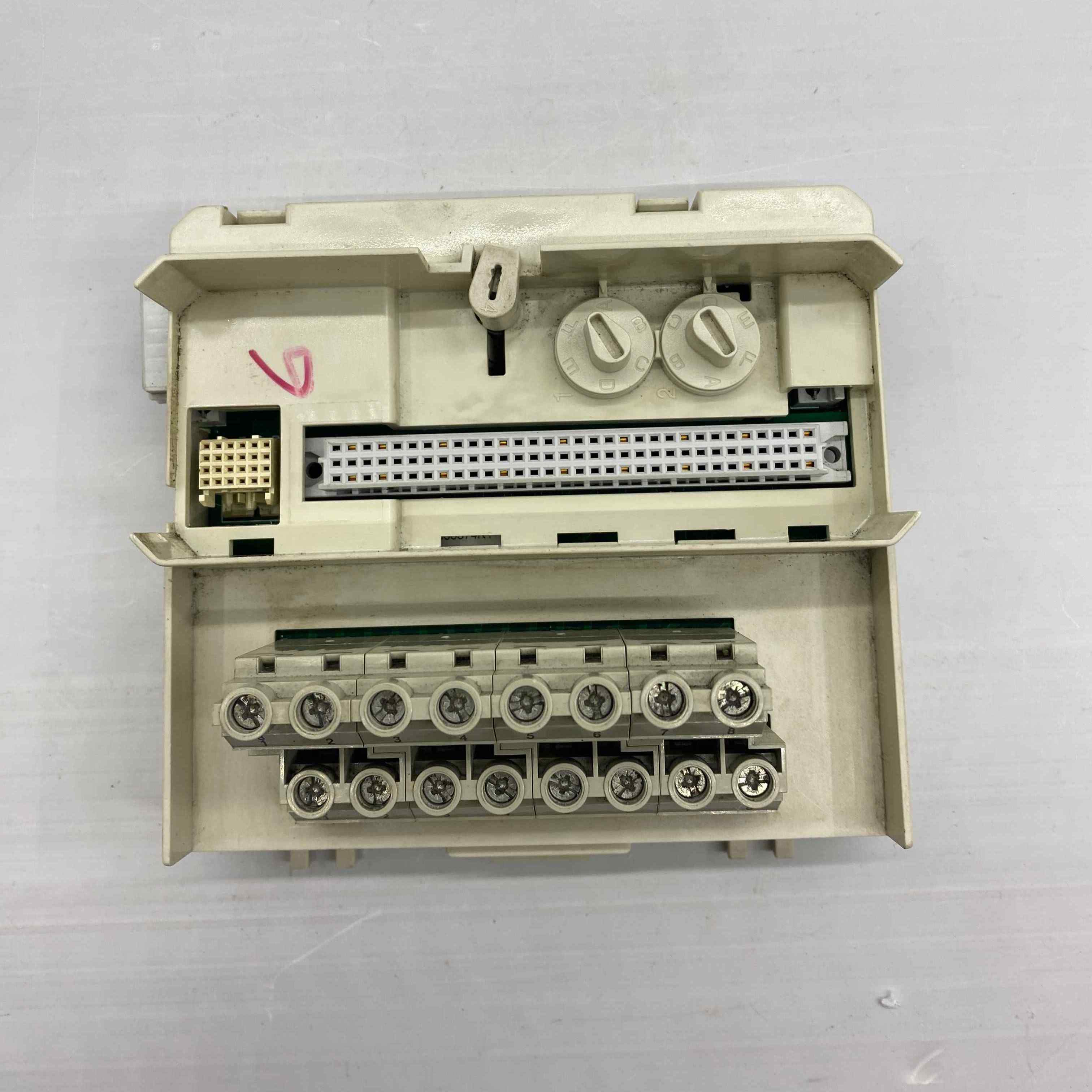 ABB 3BSE013235R1  PLC TERMİNAL BLOĞU
