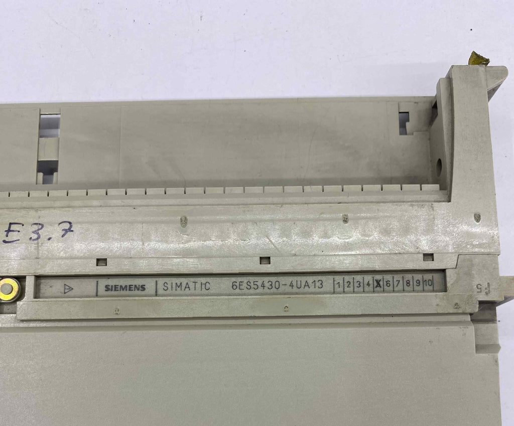 SIEMENS 6ES5430-4UA13  PLC