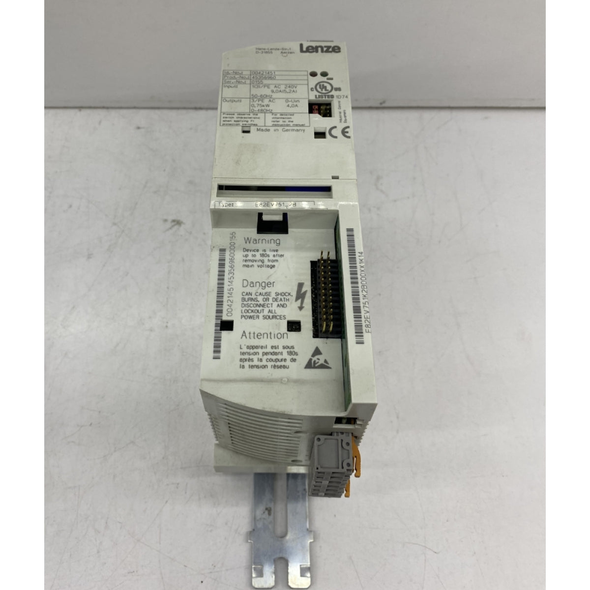 LENZE E82EV751-2B 0,75KW 240V SÜRÜCÜ