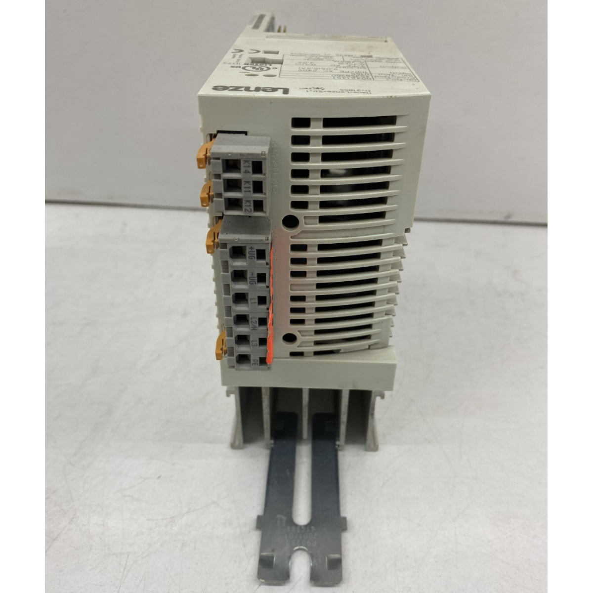 LENZE E82EV751-2B 0,75KW 240V SÜRÜCÜ