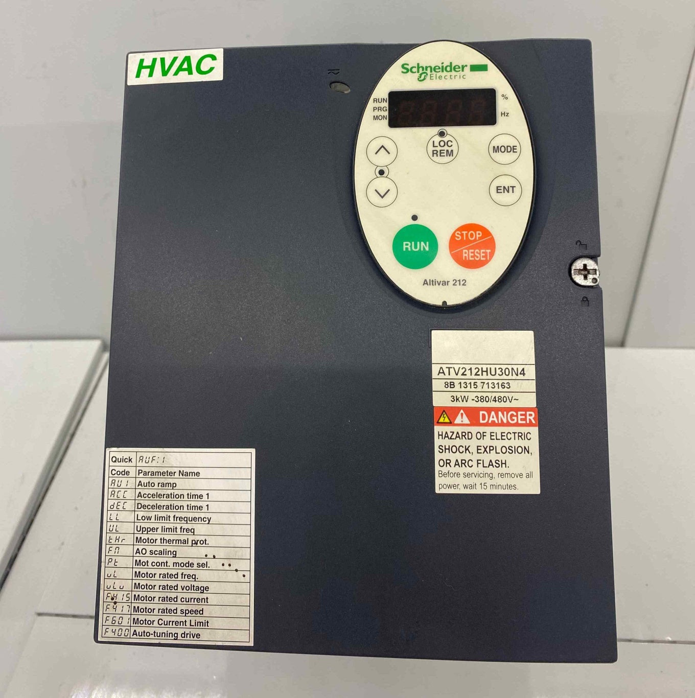 TELEMECANİQUE ATV212HU30N4  3KW 380V   SERVO SÜRÜCÜ