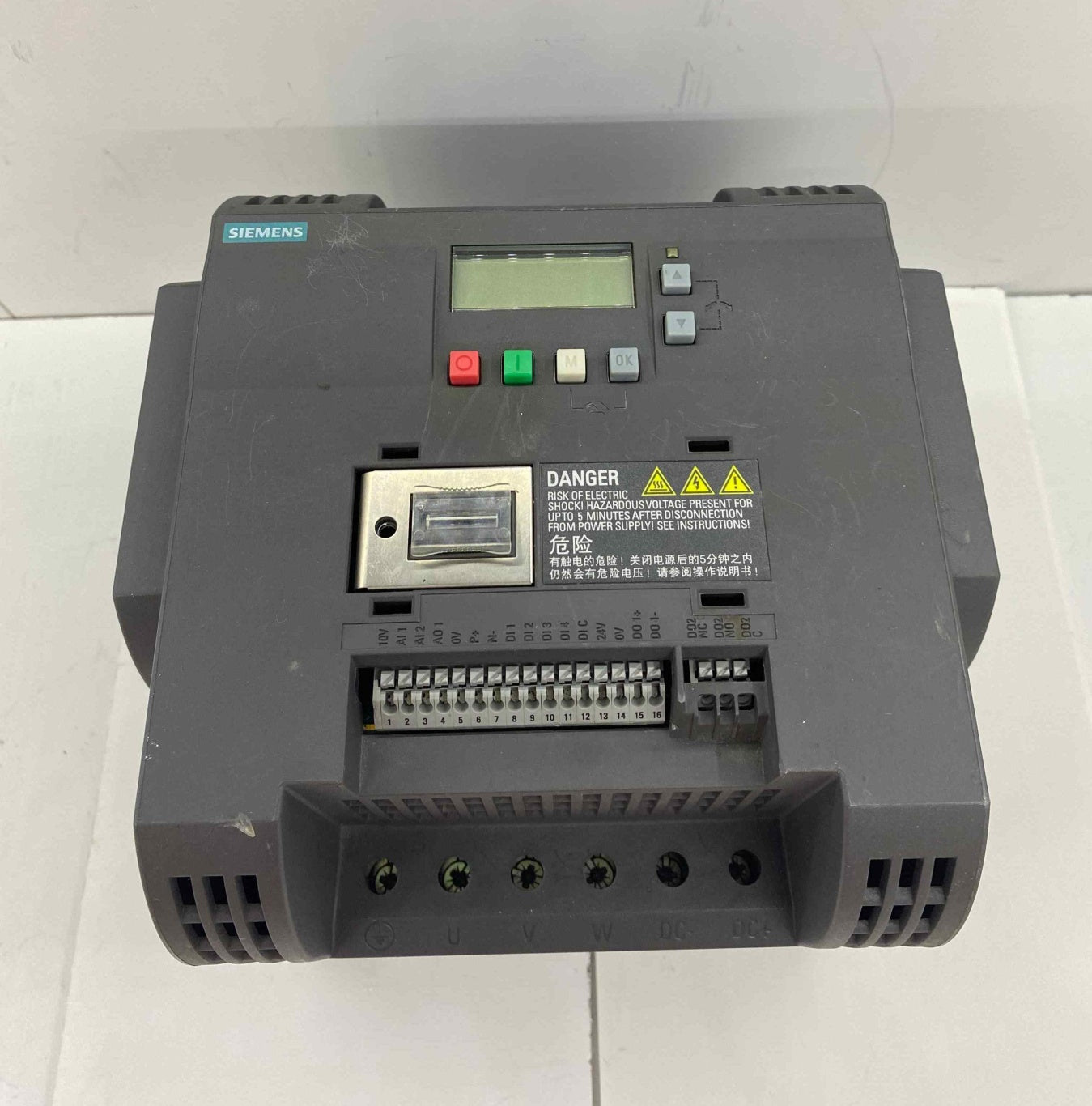 SIEMENS 6SL3 210-5BB22-2UV0 6SL3210-5BB22-2UV0 2.2KW 240V  SÜRÜCÜ