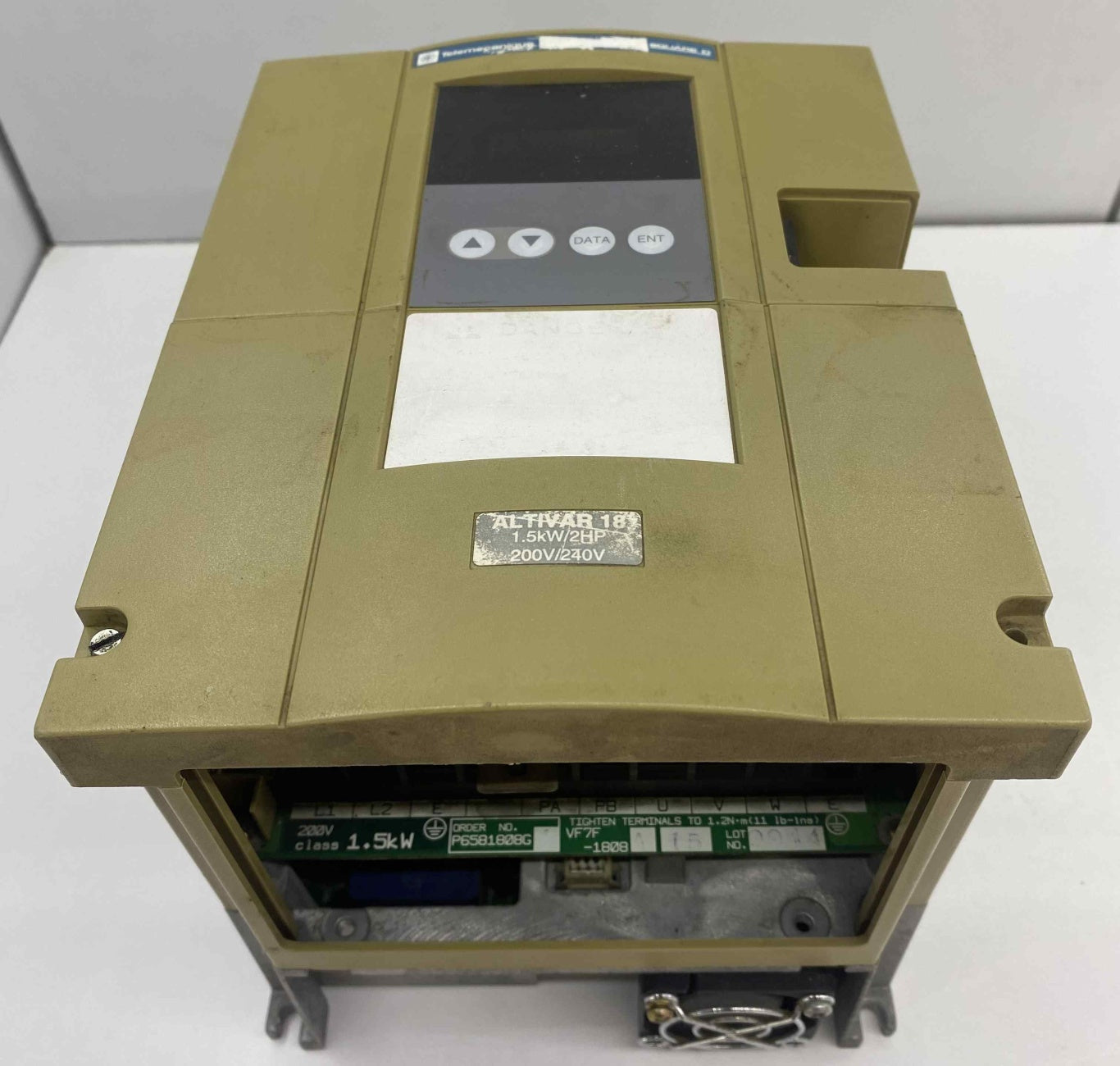 TELEMECANİQUE ATV18U29M2  1.5KW 240V  SÜRÜCÜ