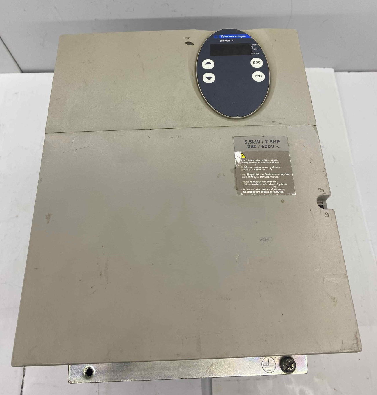 TELEMECANİQUE ATV31HU55N4  380V 5.5KW  SÜRÜCÜ