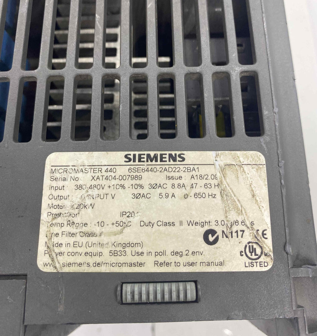 SIEMENS 6SE6 440-2AD22-2BA1 6SE6440-2AD22-2BA1 380V 2.2KW  SÜRÜCÜ