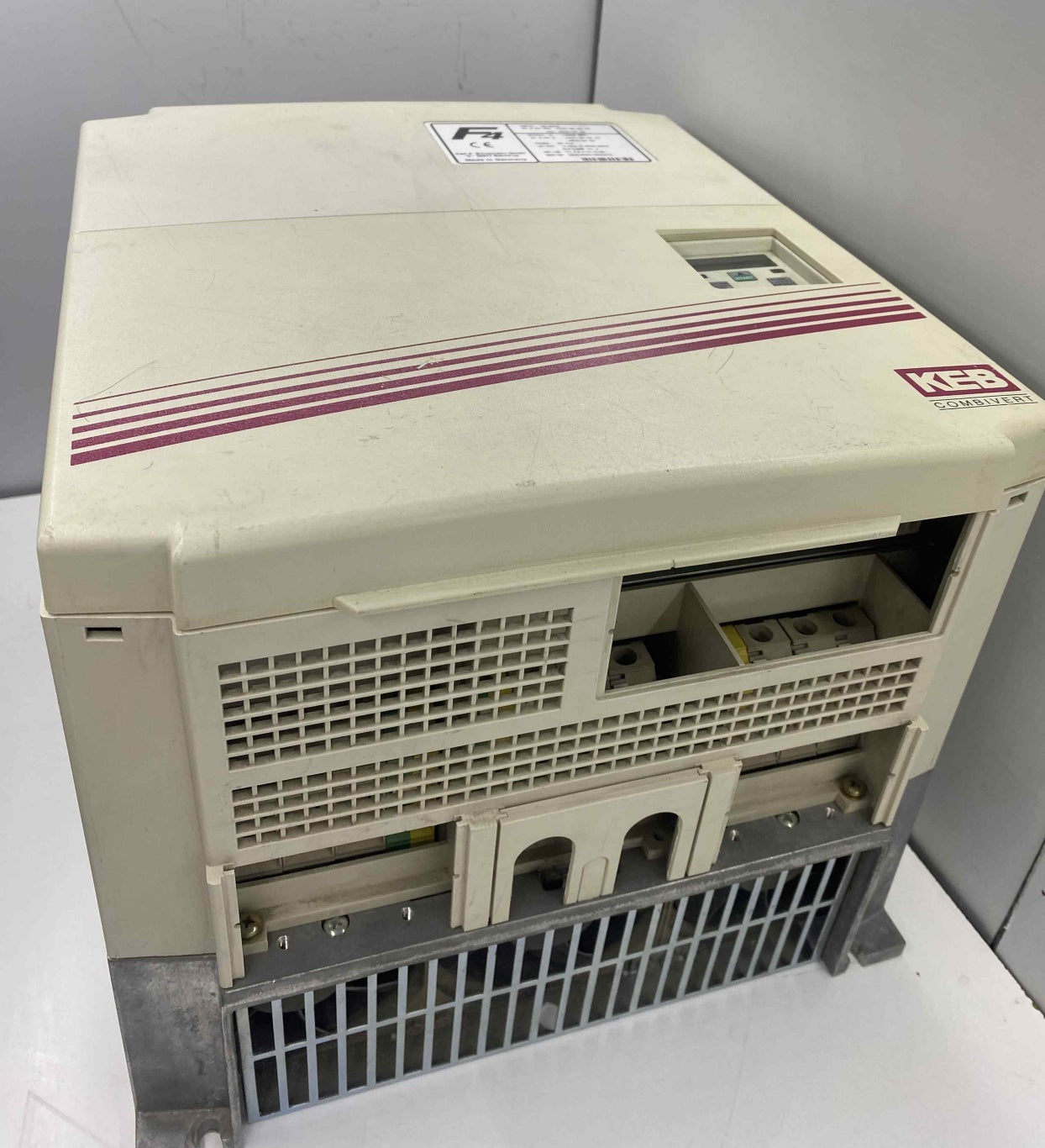 KEB F4 RE V1.4AC-MOT 18.5KW 2/4P50//60HZ SOFTWA  17.F4.F1H-4I08/05314520/0592272  SERVO SÜRÜCÜ