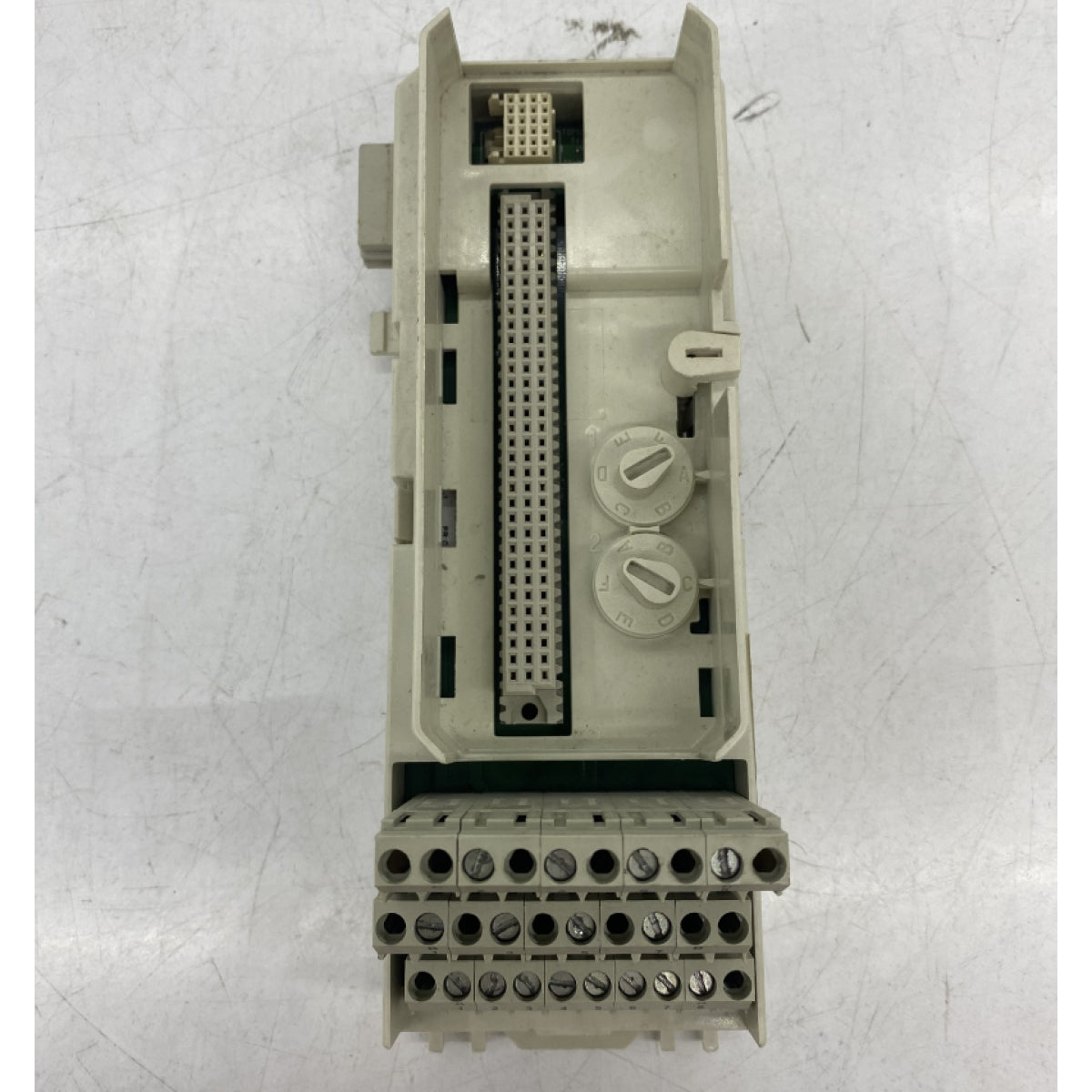 ABB 3BSE013231R1   PLC TERMİNAL BLOK