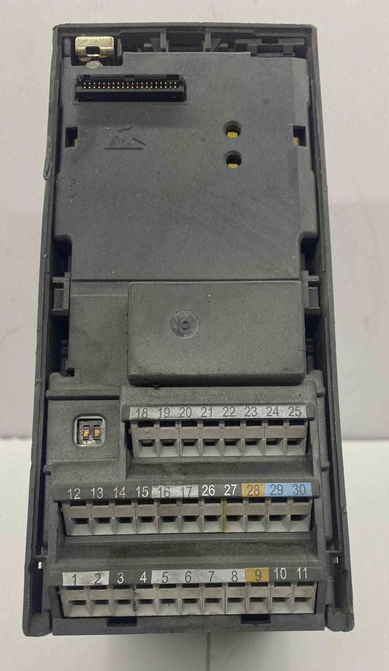 SIEMENS 6SE6 440-2UD17-5AA1 6SE6440-2UD17-5AA1 480V 0.75KW  SÜRÜCÜ