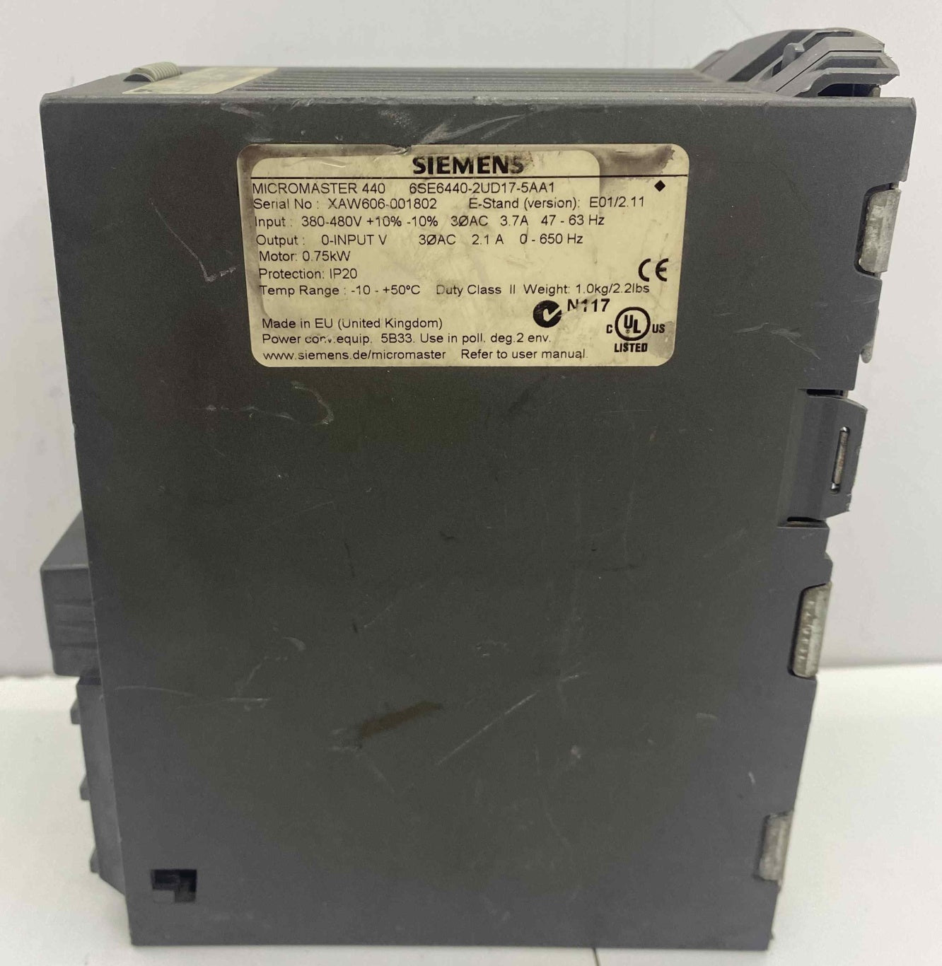 SIEMENS 6SE6 440-2UD17-5AA1 6SE6440-2UD17-5AA1 480V 0.75KW  SÜRÜCÜ