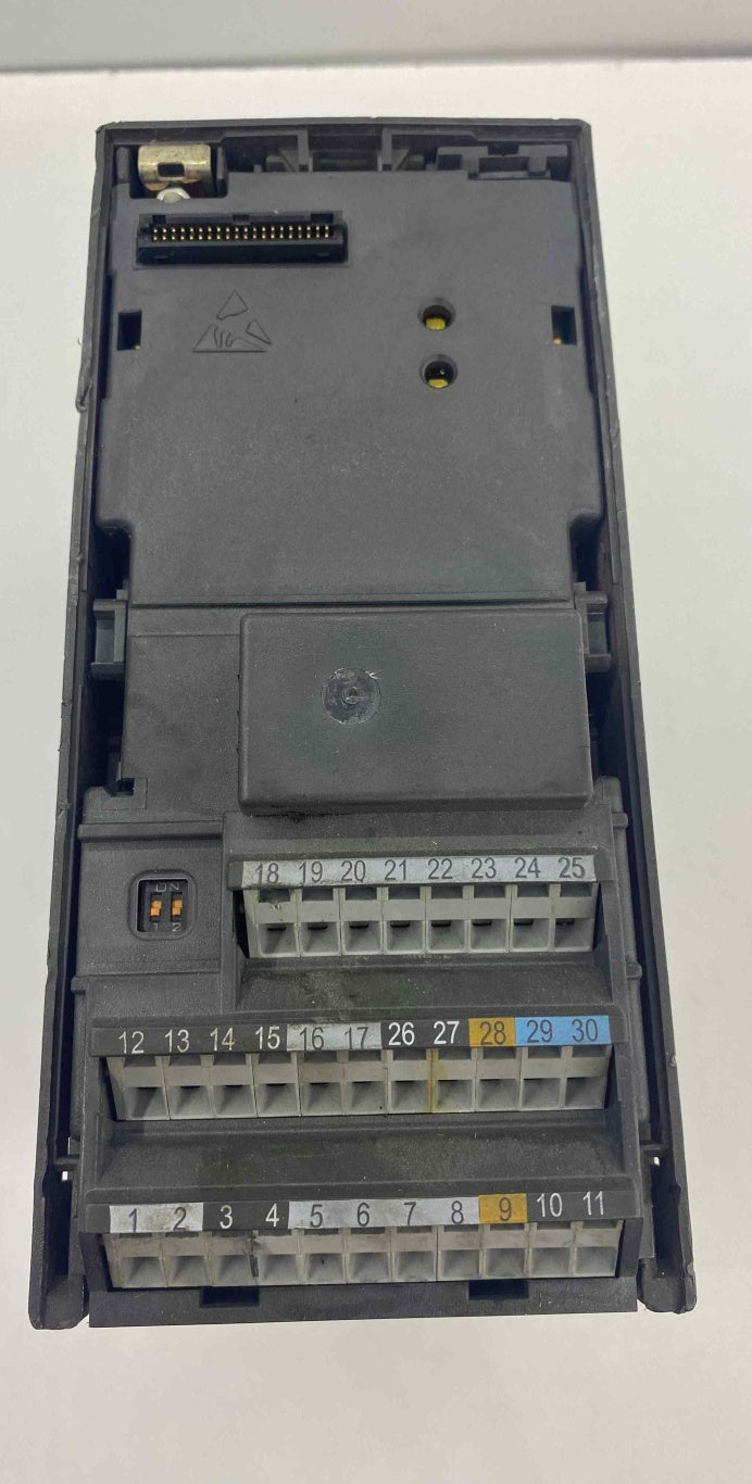 SIEMENS 6SE6 440-2UD17-5AA1 6SE6440-2UD17-5AA1 480V 0.75KW  SÜRÜCÜ