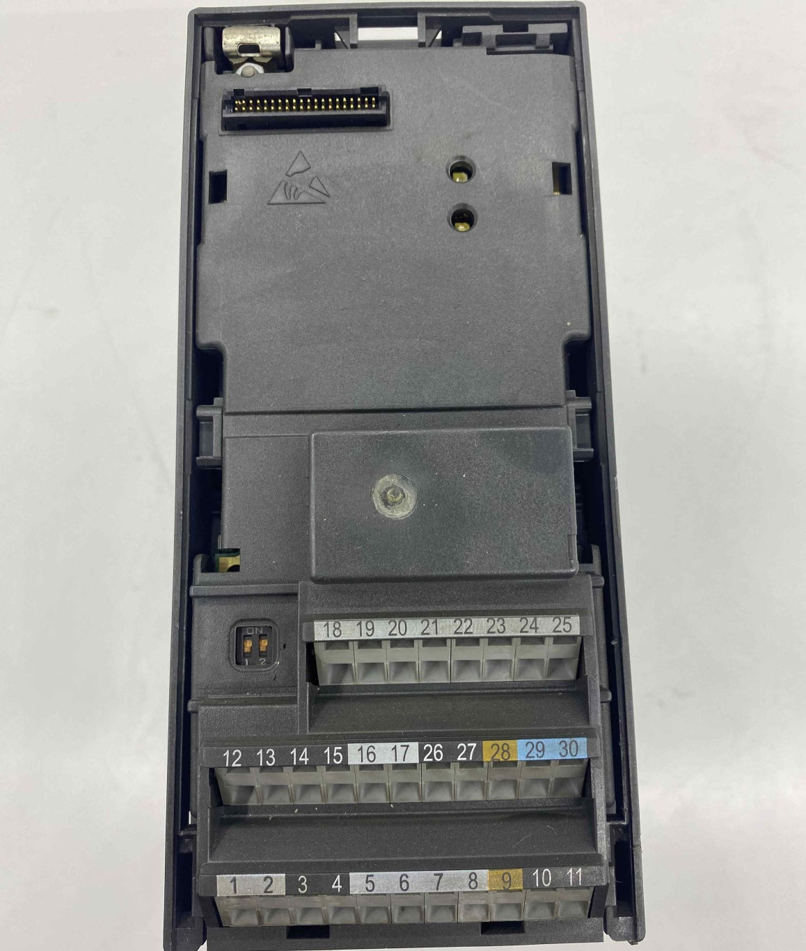 SIEMENS 6SE6 440-2UD13-7AA1 6SE6440-2UD13-7AA1 480V 0.37KW  SÜRÜCÜ