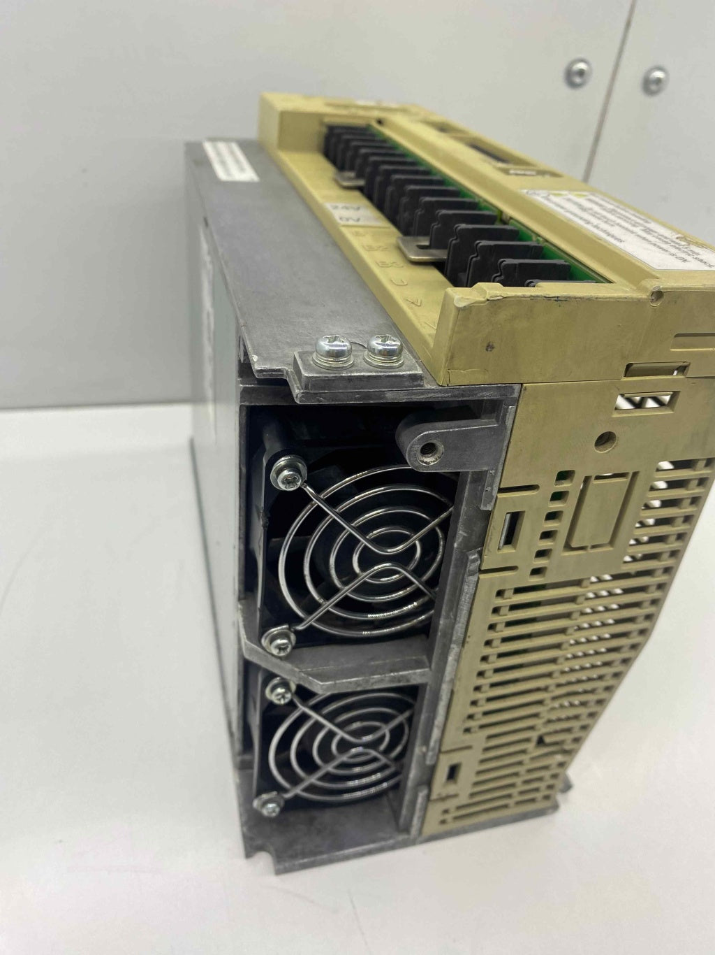YASKAWA SGDH-20DE-OY  480V 2KW  SERVO SÜRÜCÜ