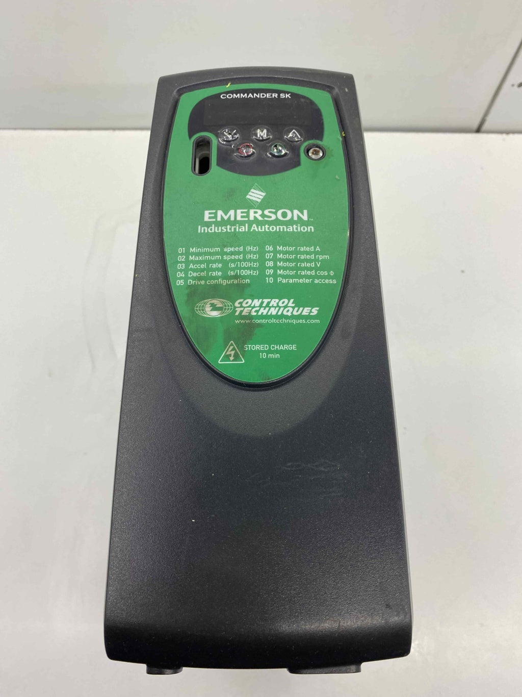 EMERSON SKC3400400  480V 4KW  SÜRÜCÜ