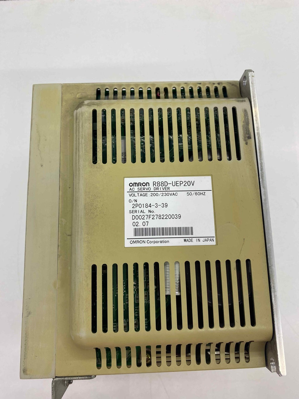 OMRON R88D-UEP20V  200 V 750W  SERVO SÜRÜCÜ